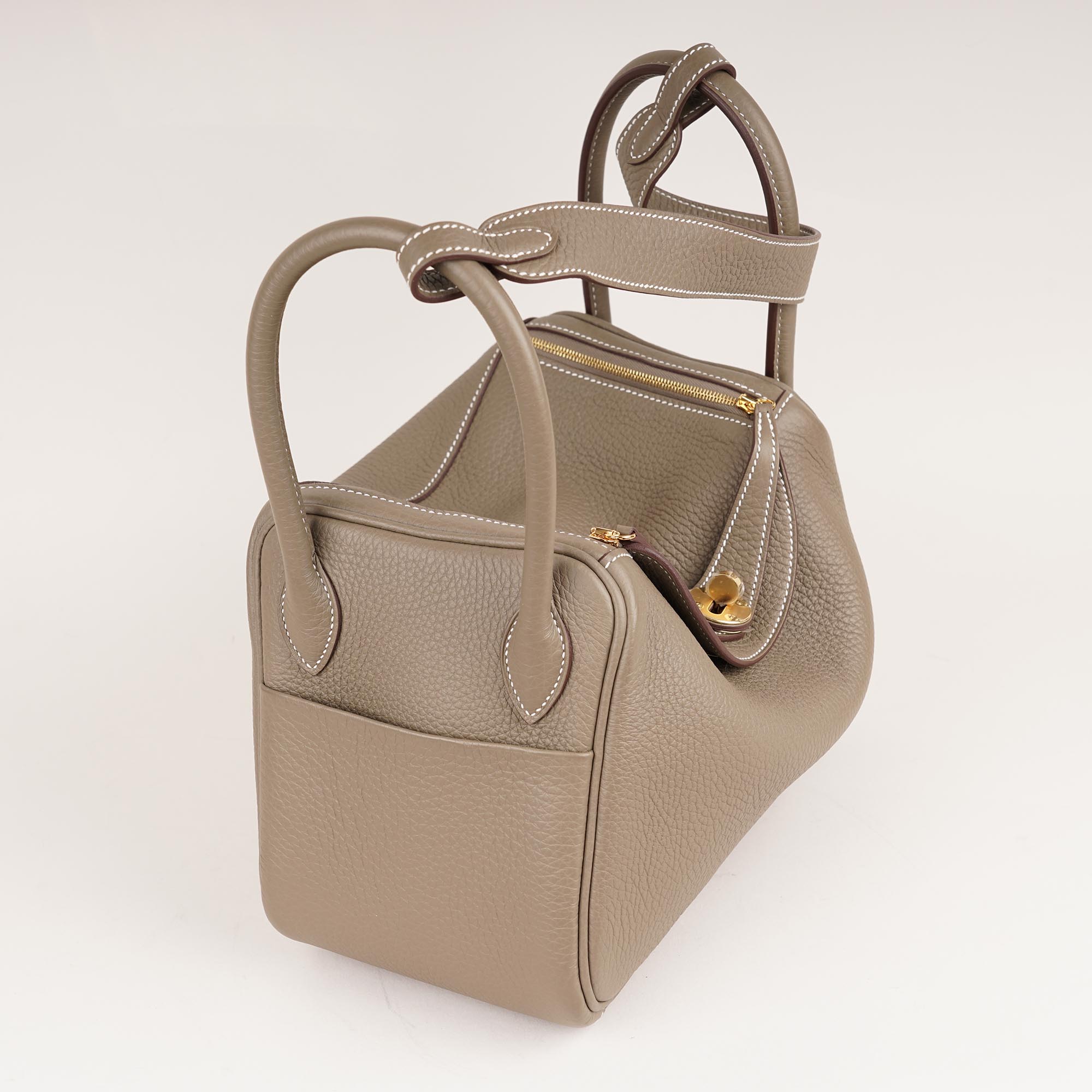 Lindy Bag 26 - HERMÈS - Affordable Luxury image