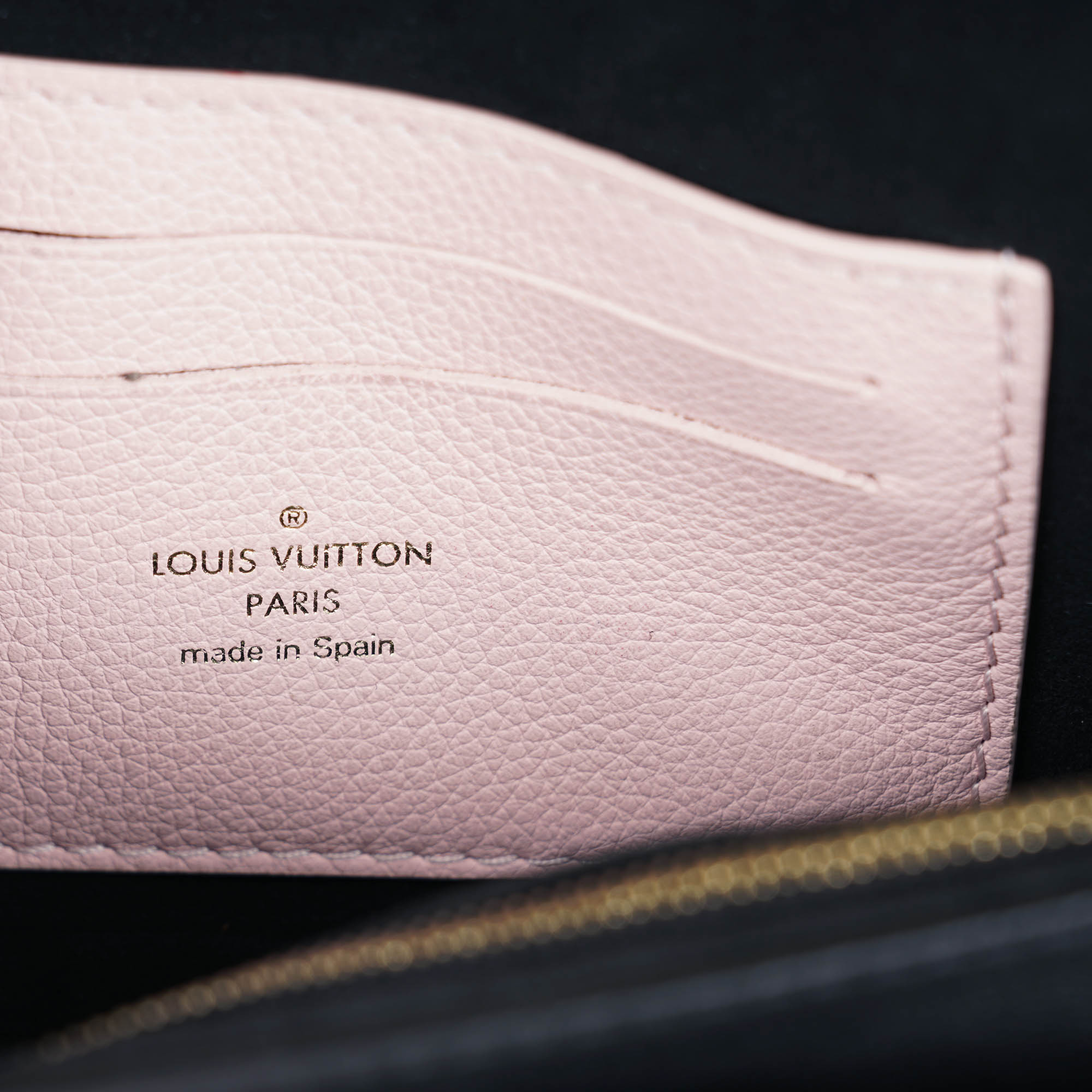 Lockme Tender Pochette - LOUIS VUITTON - Affordable Luxury image