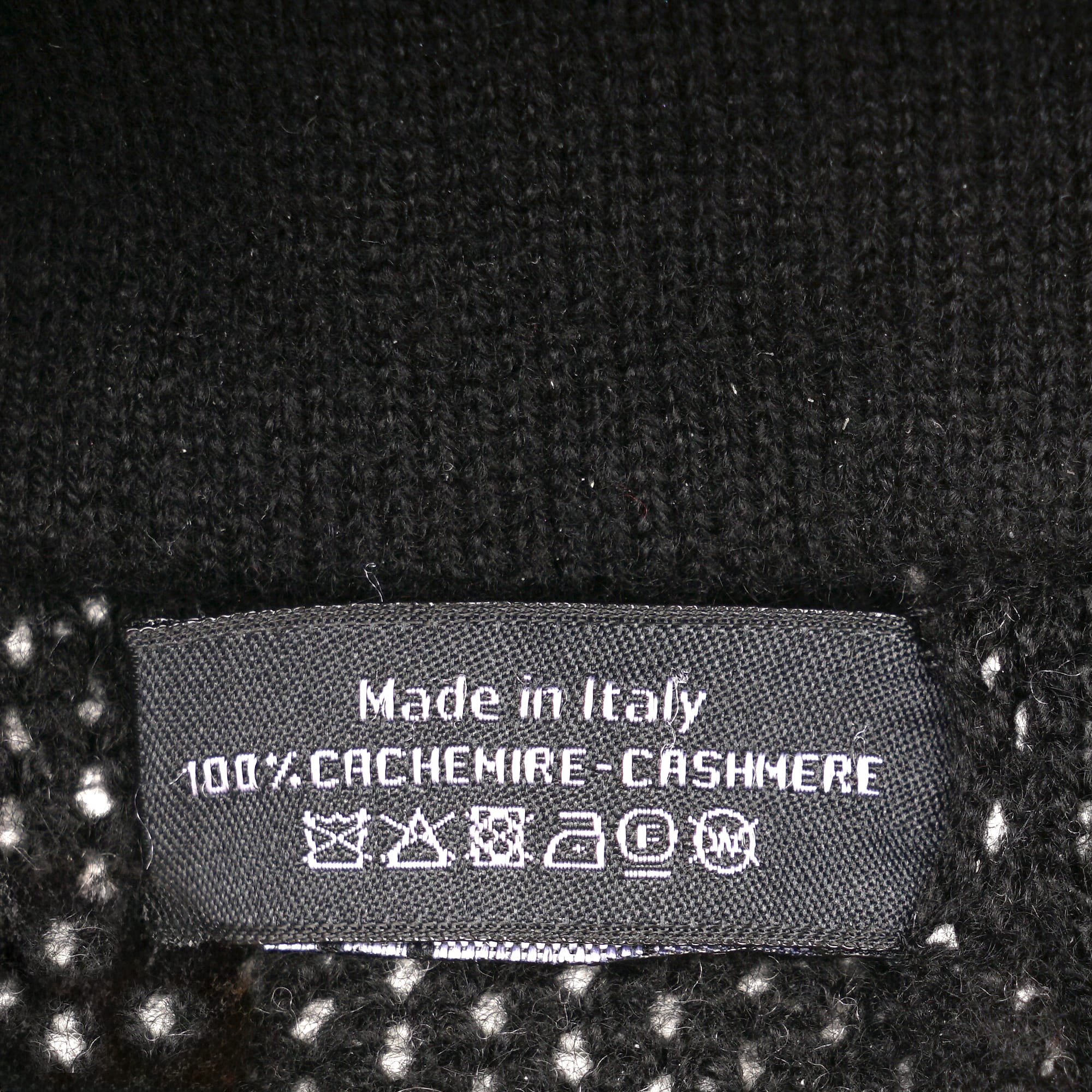 Logo Beanie Cashmere - CHANEL - Affordable Luxury image