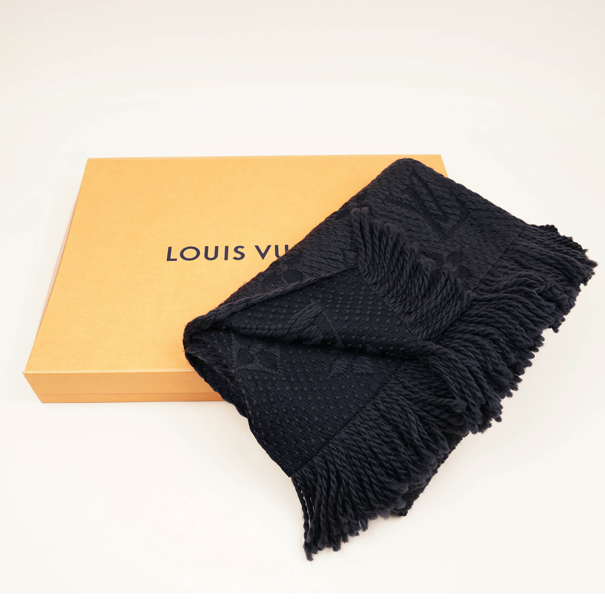 Logomania Wool Scarf - LOUIS VUITTON - Affordable Luxury image