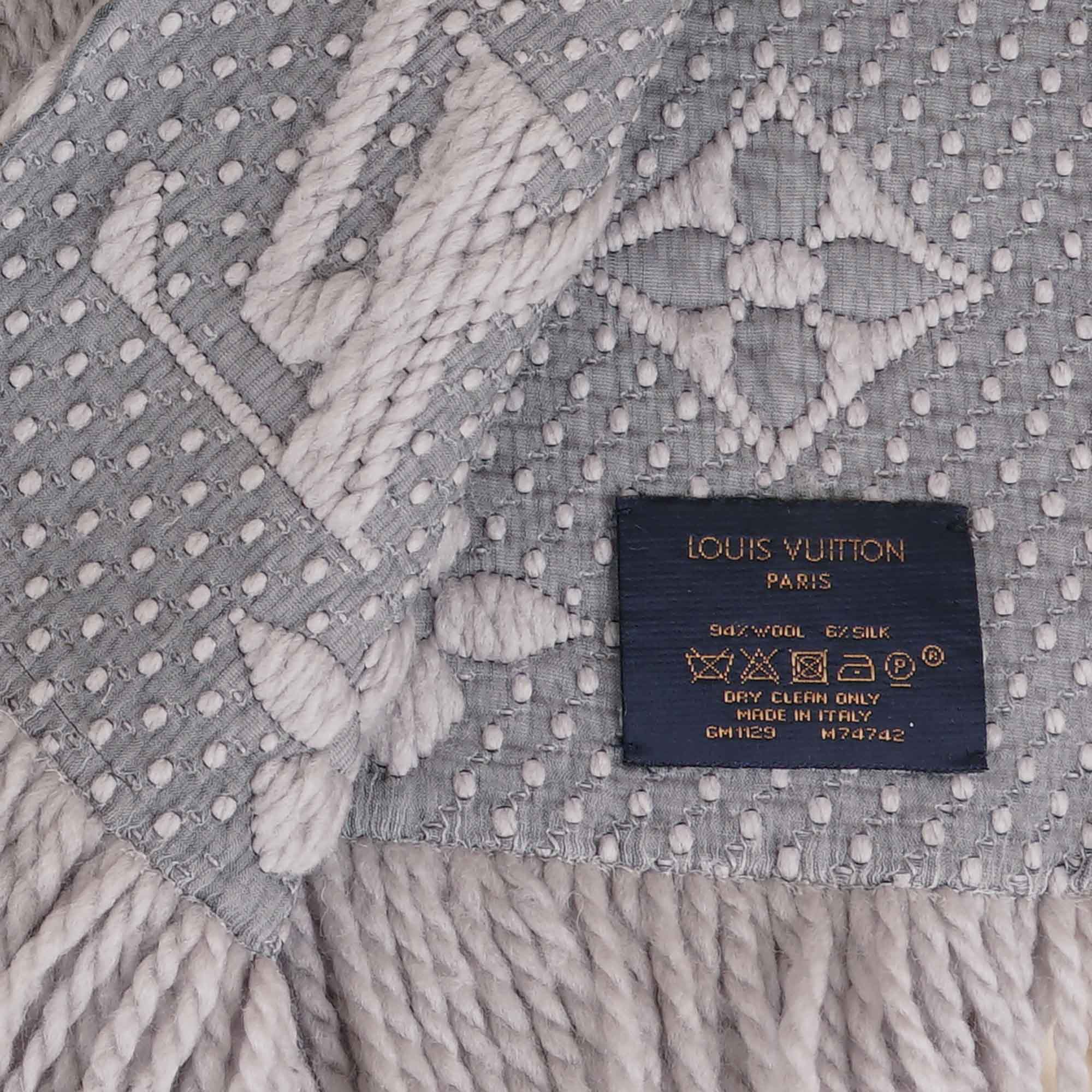 Logomania Wool Scarf - LOUIS VUITTON - Affordable Luxury image