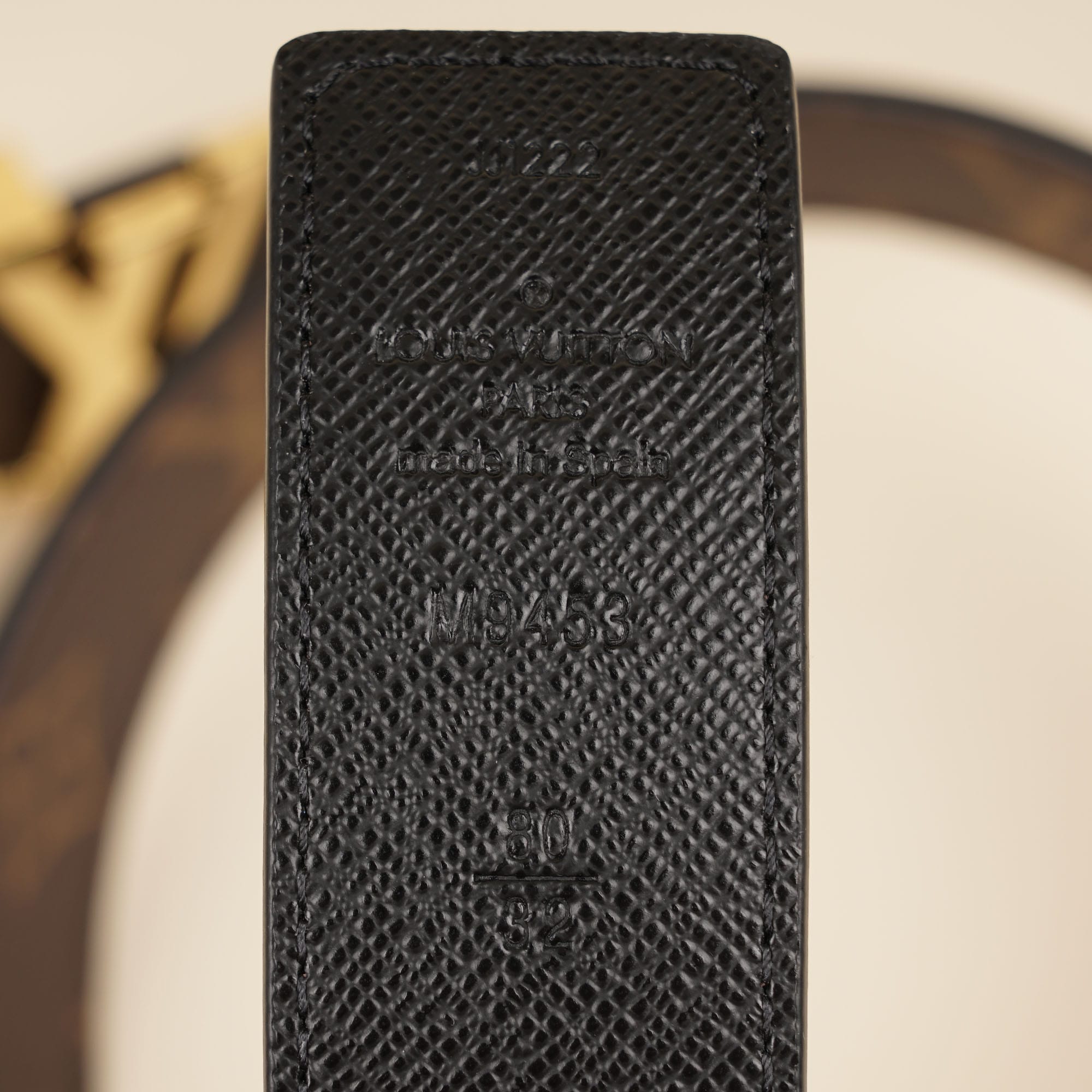 LV Initiales Reversible Belt 80 - LOUIS VUITTON - Affordable Luxury image