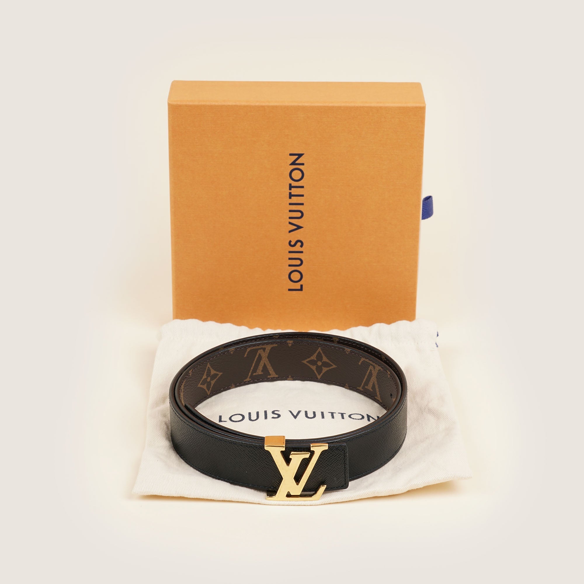 LV Initiales Reversible Belt 80 - LOUIS VUITTON - Affordable Luxury image