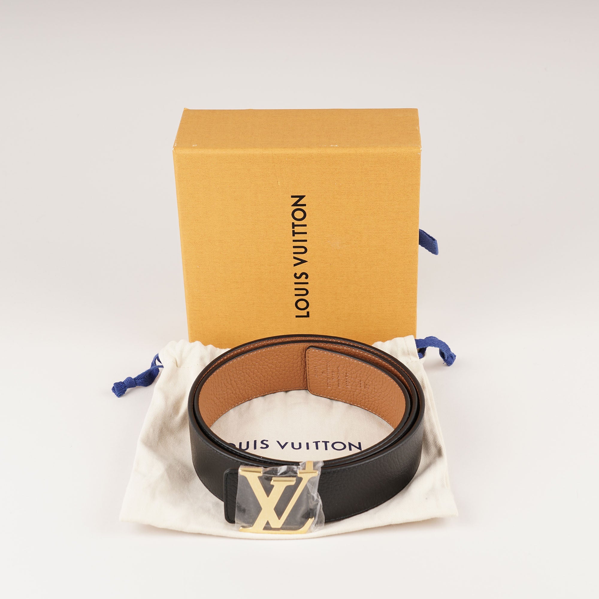 LV Initials 40mm Reversible Belt 100 - LOUIS VUITTON - Affordable Luxury image