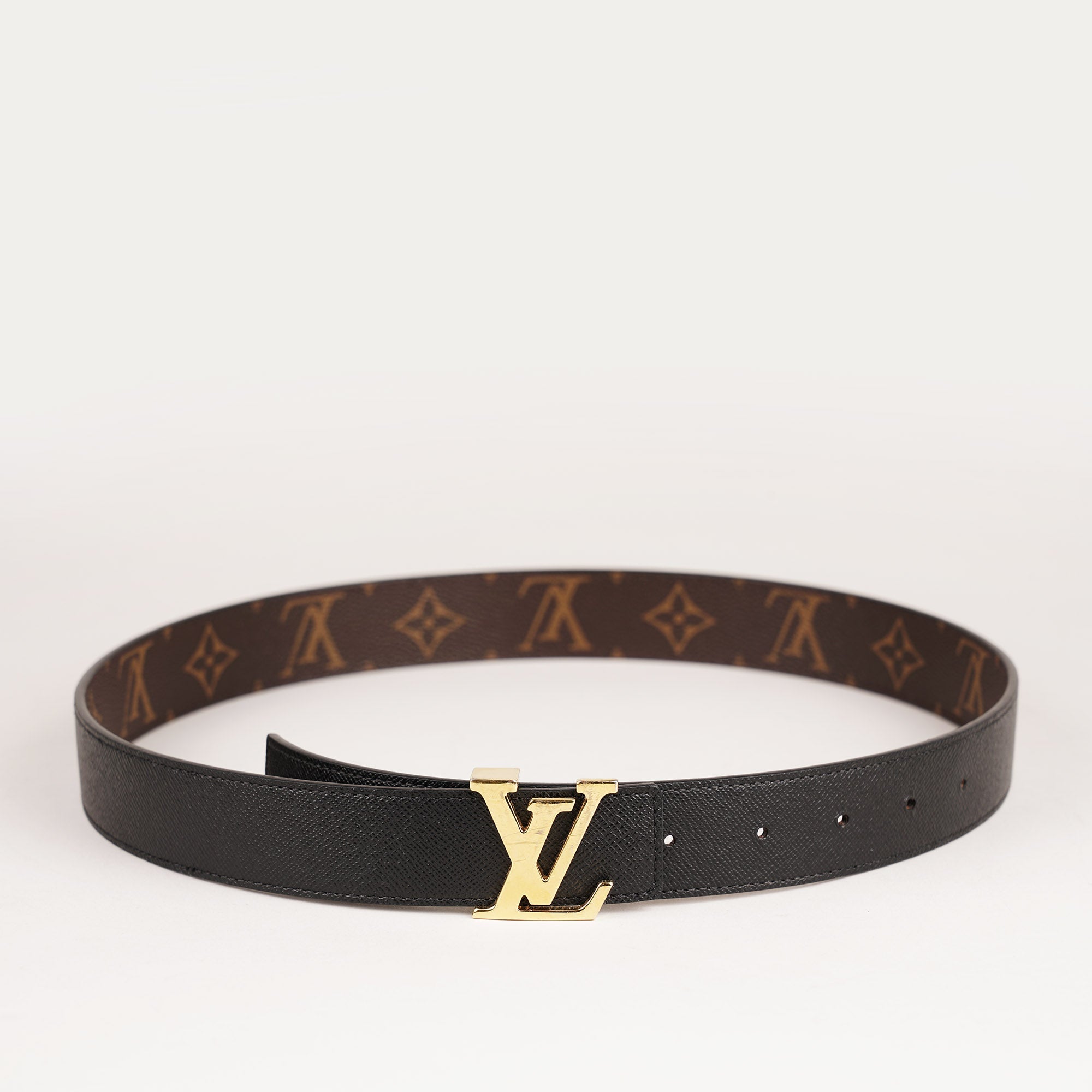 LV Initials Reversible Belt 75 - LOUIS VUITTON - Affordable Luxury image