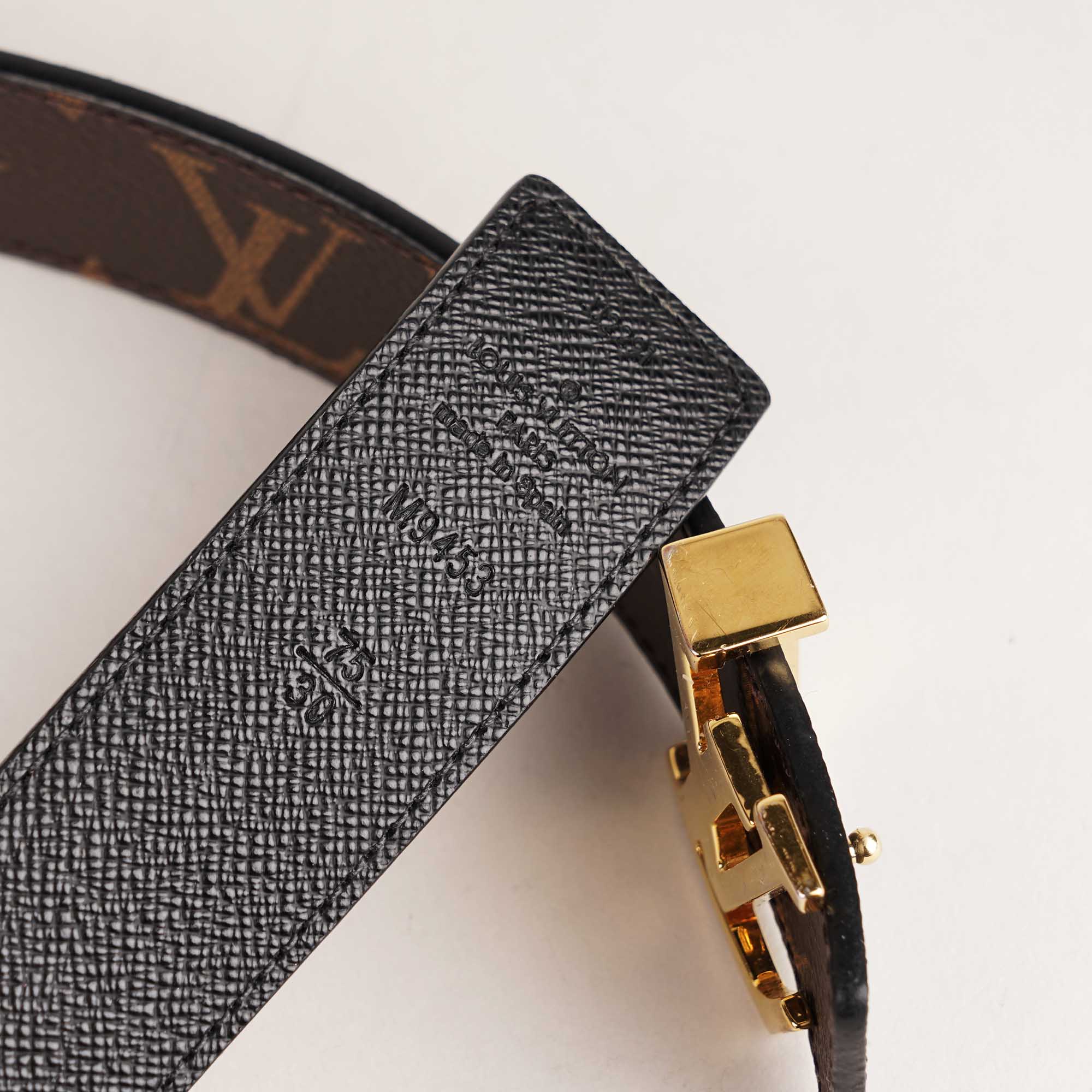 LV Initials Reversible Belt 75 - LOUIS VUITTON - Affordable Luxury image