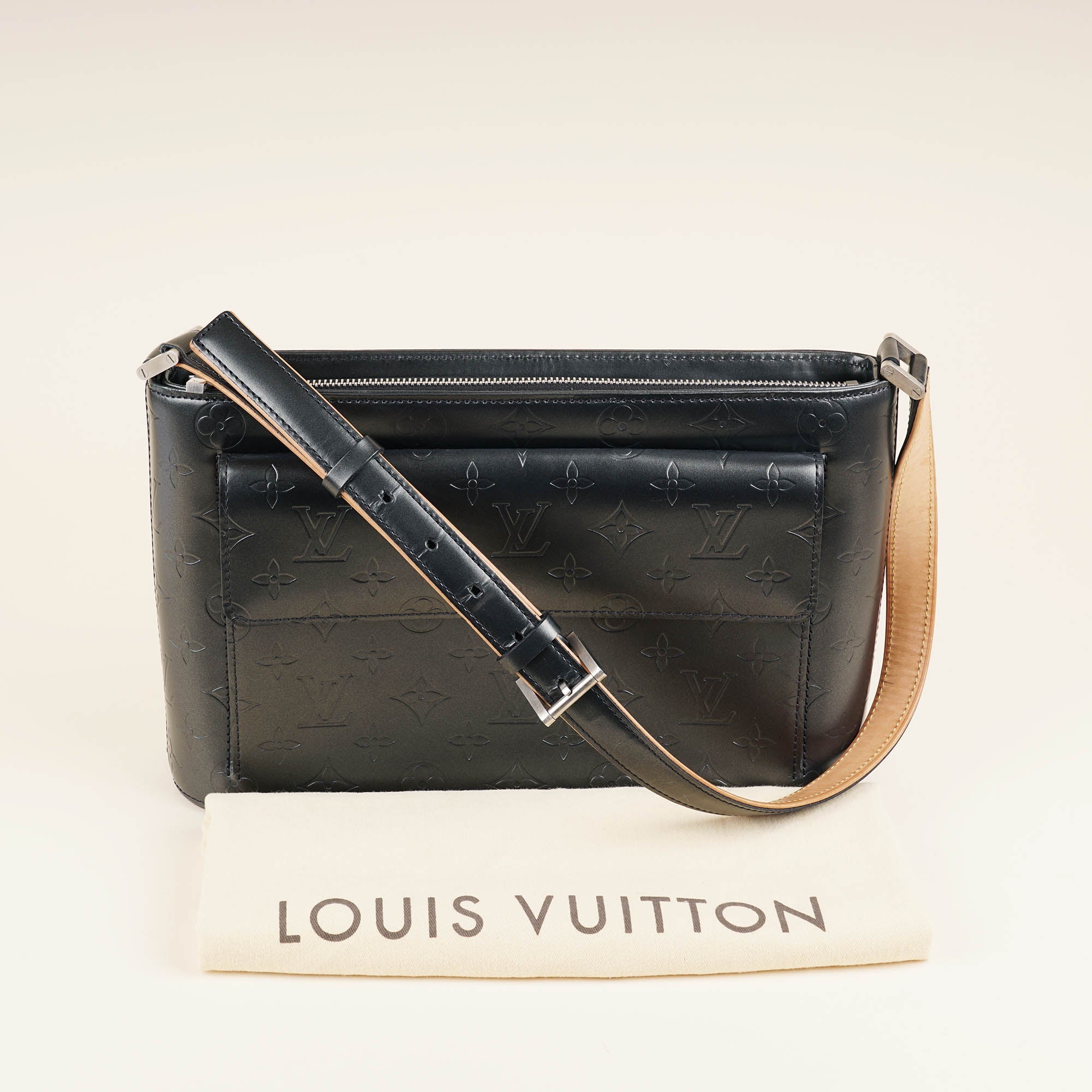 Mat Alston Shoulder Bag - LOUIS VUITTON - Affordable Luxury image