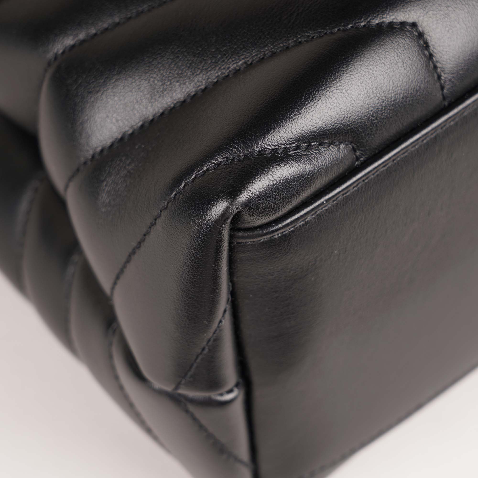 Medium LouLou All Black - SAINT LAURENT - Affordable Luxury image