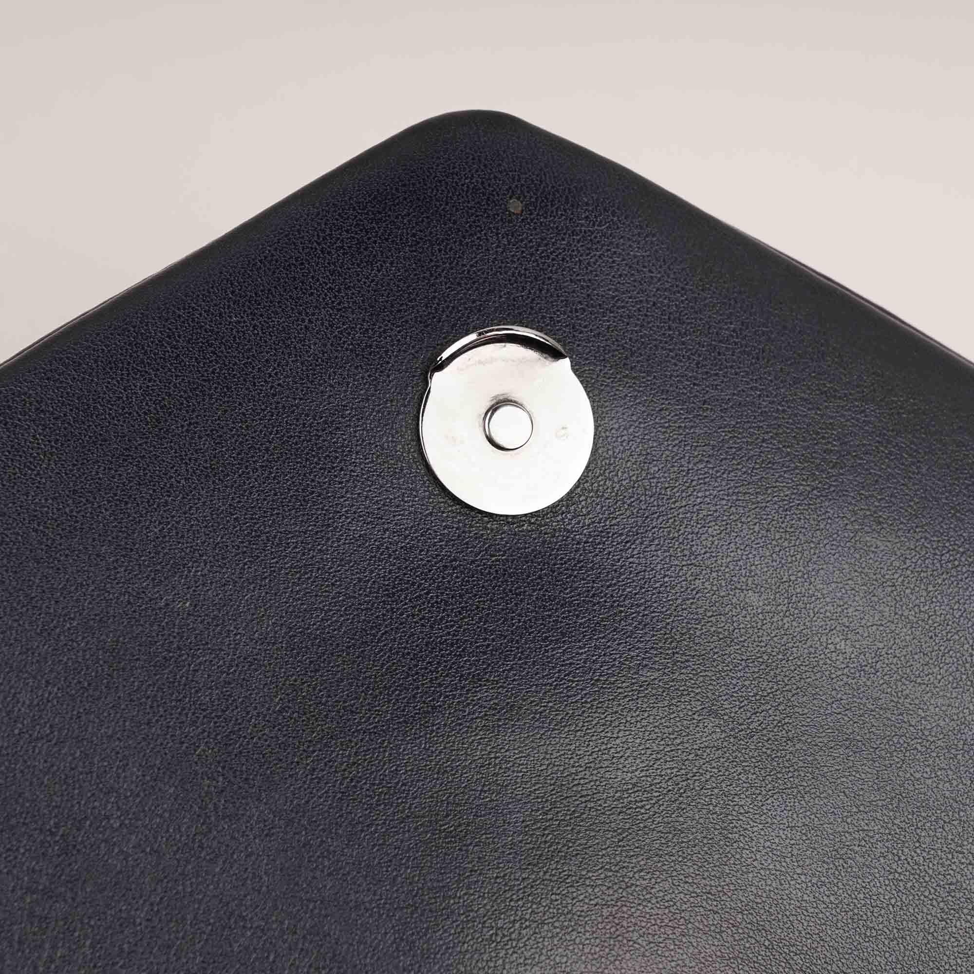 Medium LouLou Black On Black - SAINT LAURENT - Affordable Luxury image