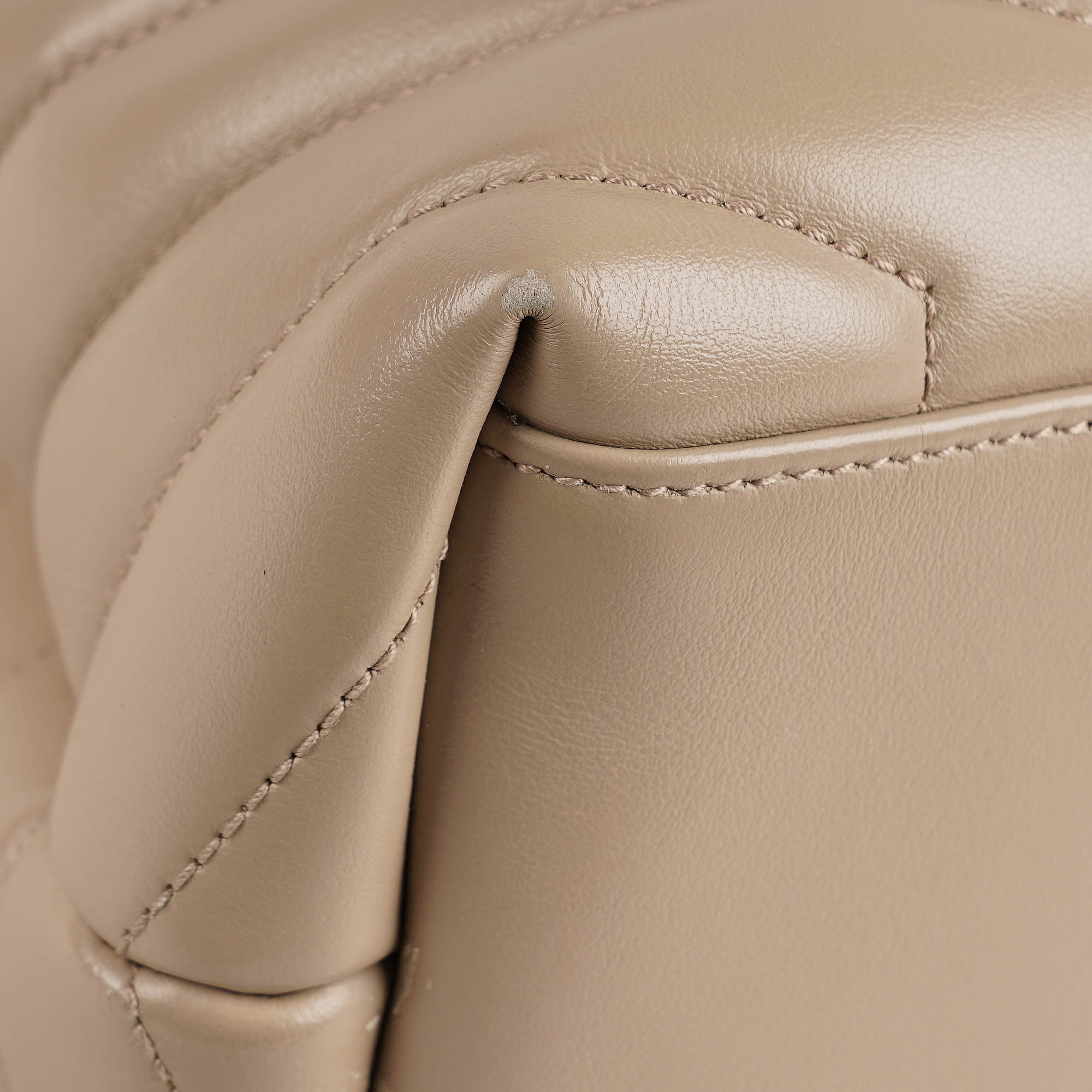 Medium LouLou Shoulder - SAINT LAURENT - Affordable Luxury image