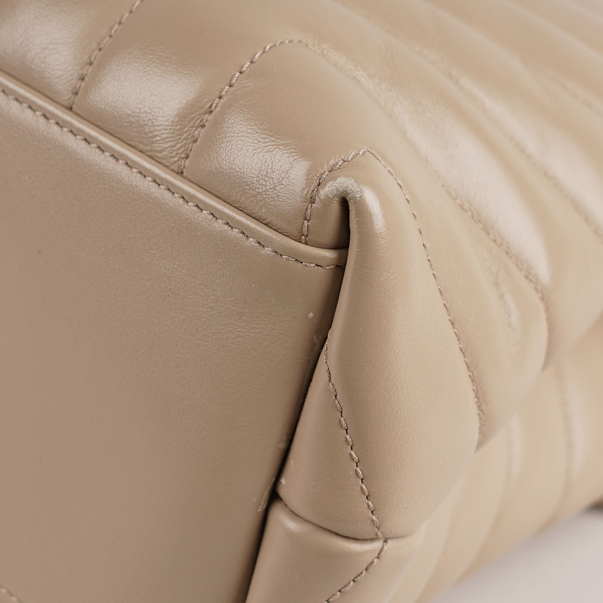 Medium LouLou Shoulder - SAINT LAURENT - Affordable Luxury image