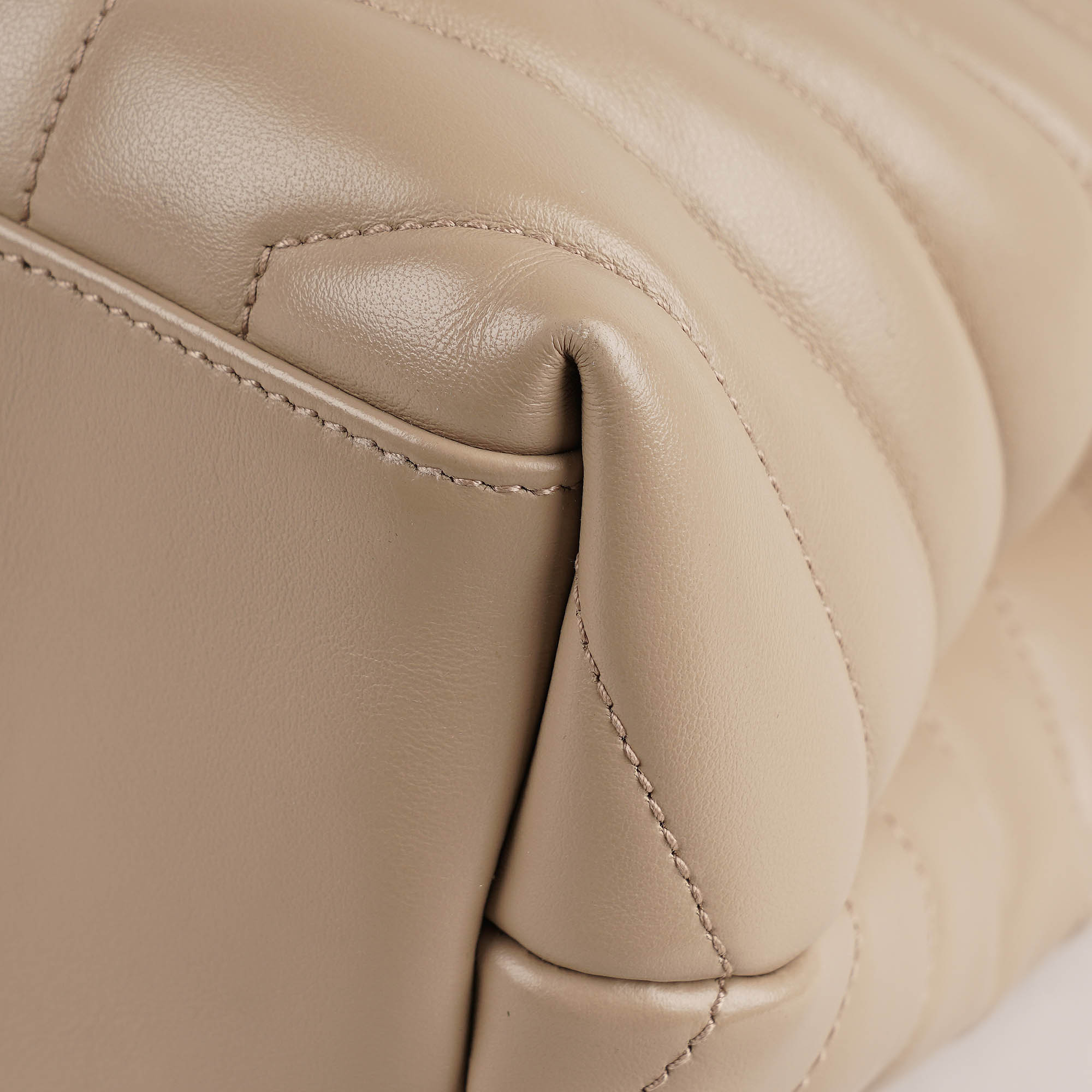 Medium LouLou Shoulder - SAINT LAURENT - Affordable Luxury image