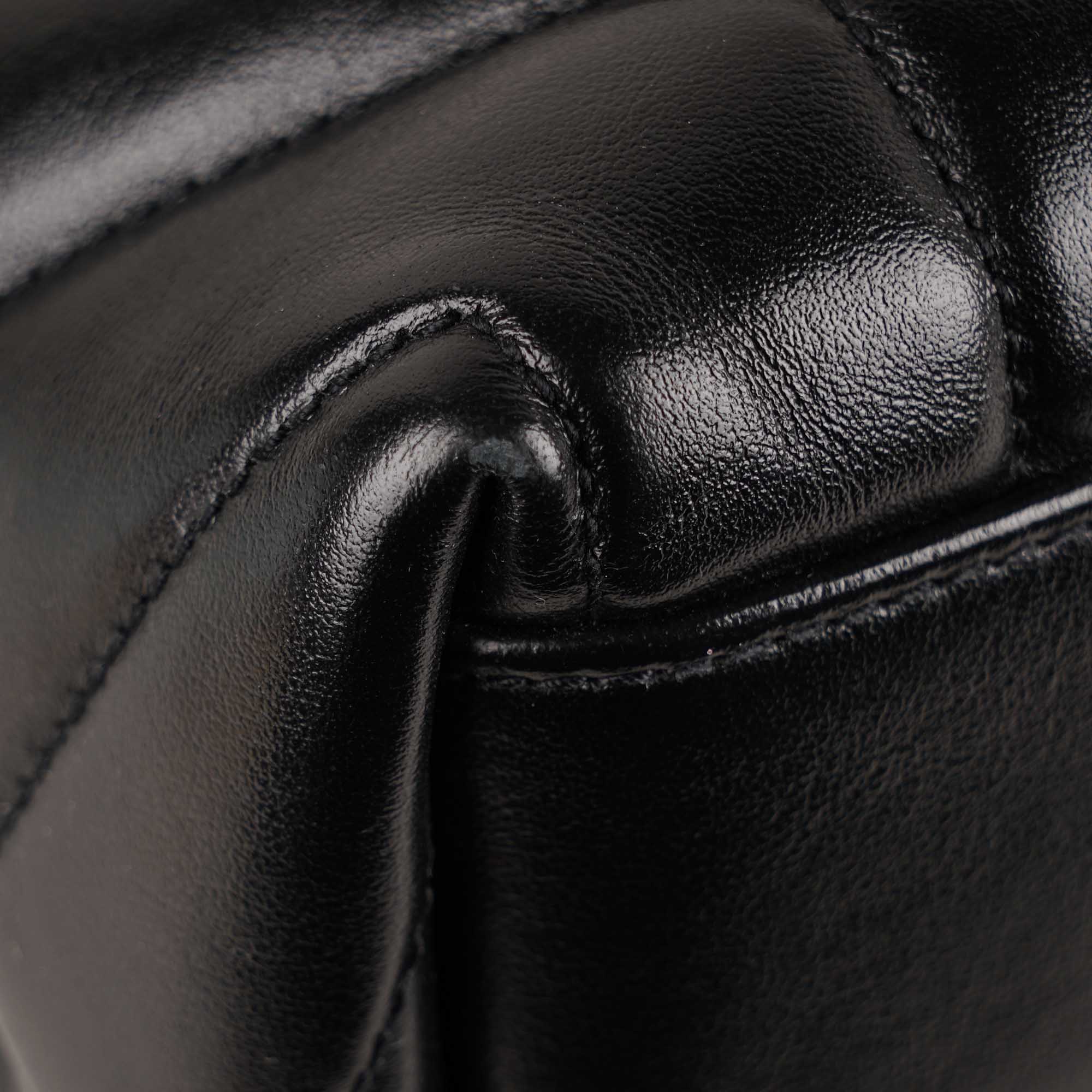 Medium LouLou Shoulder Bag - SAINT LAURENT - Affordable Luxury image