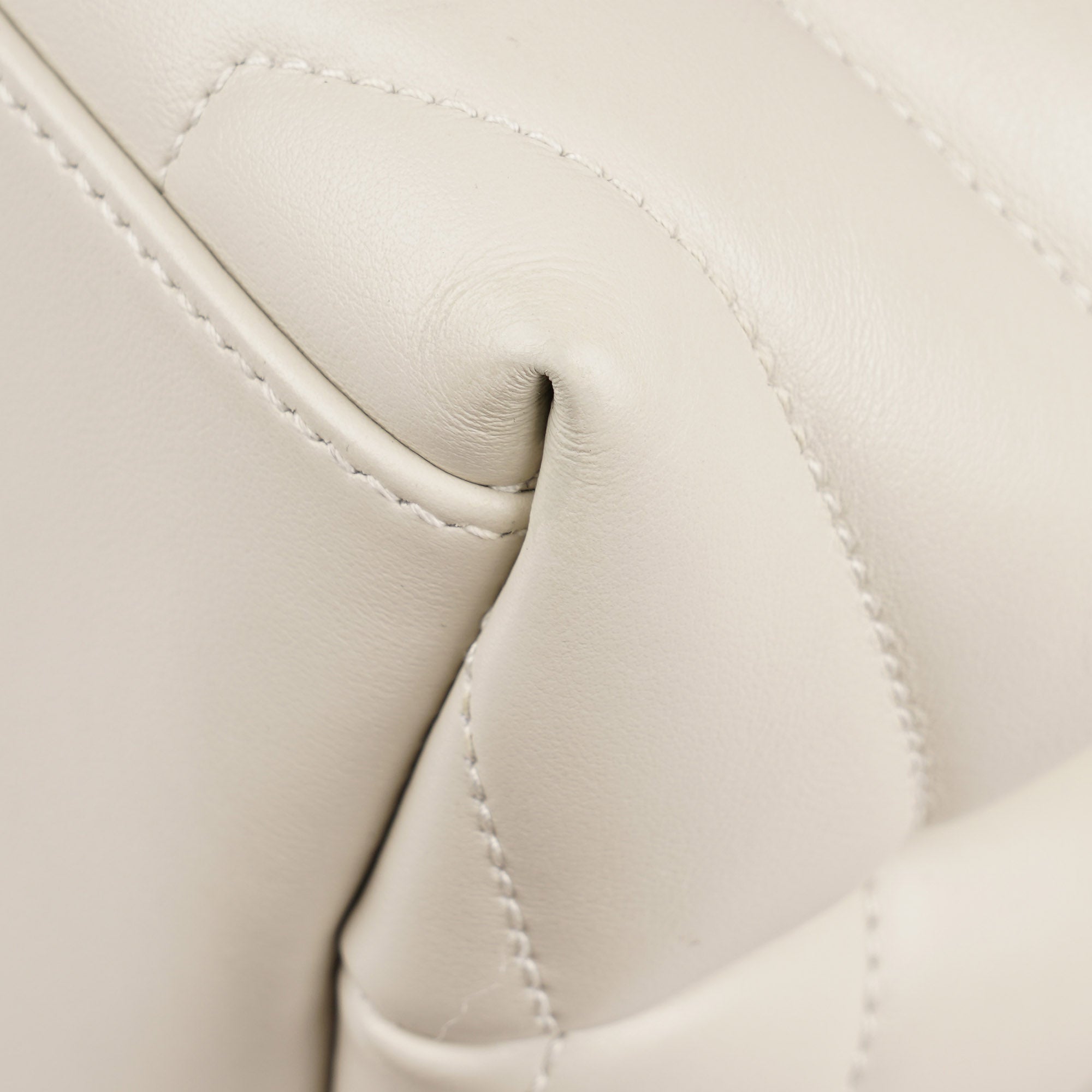 Medium LouLou Shoulder Bag - SAINT LAURENT - Affordable Luxury image