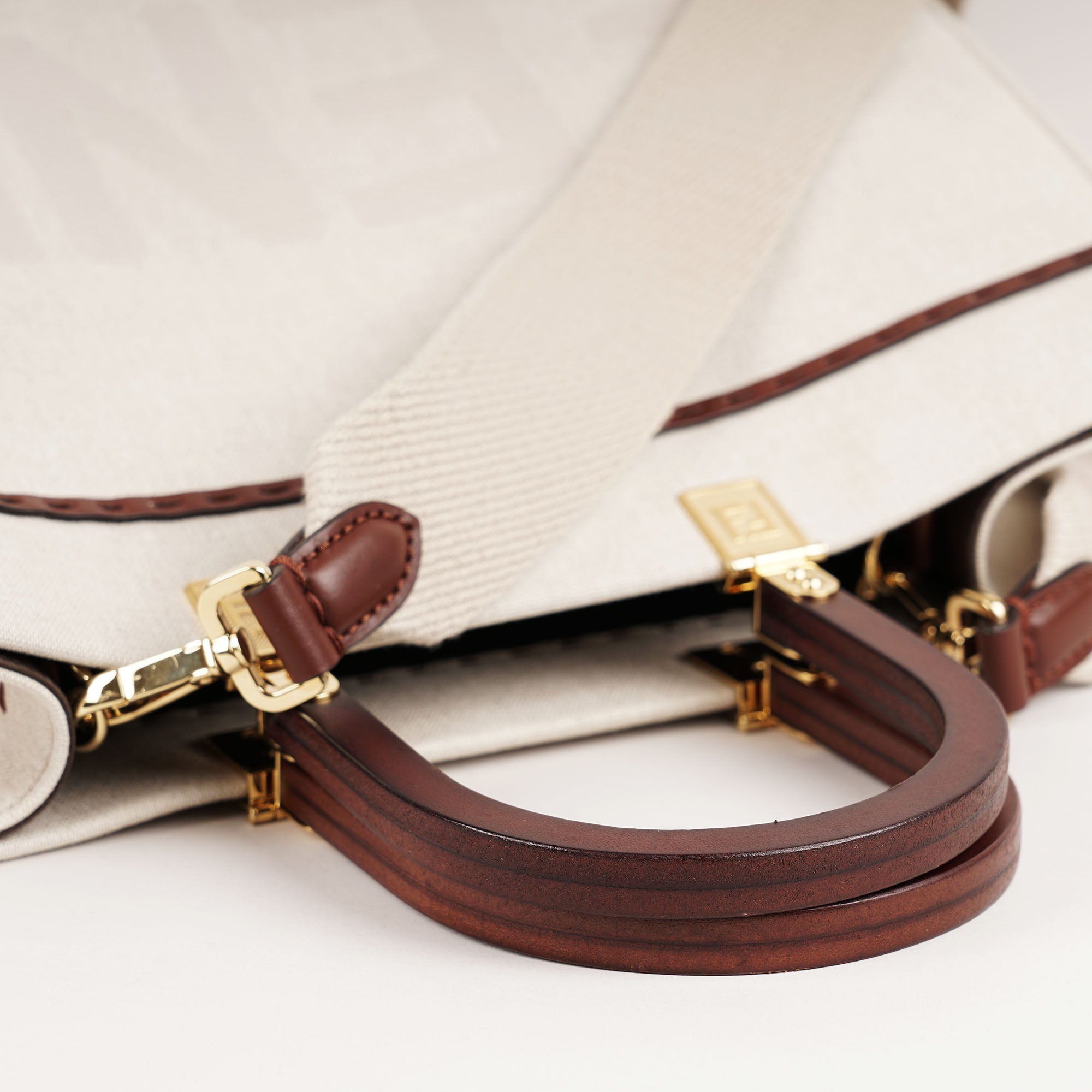 Medium Sunshine Tote - FENDI - Affordable Luxury image