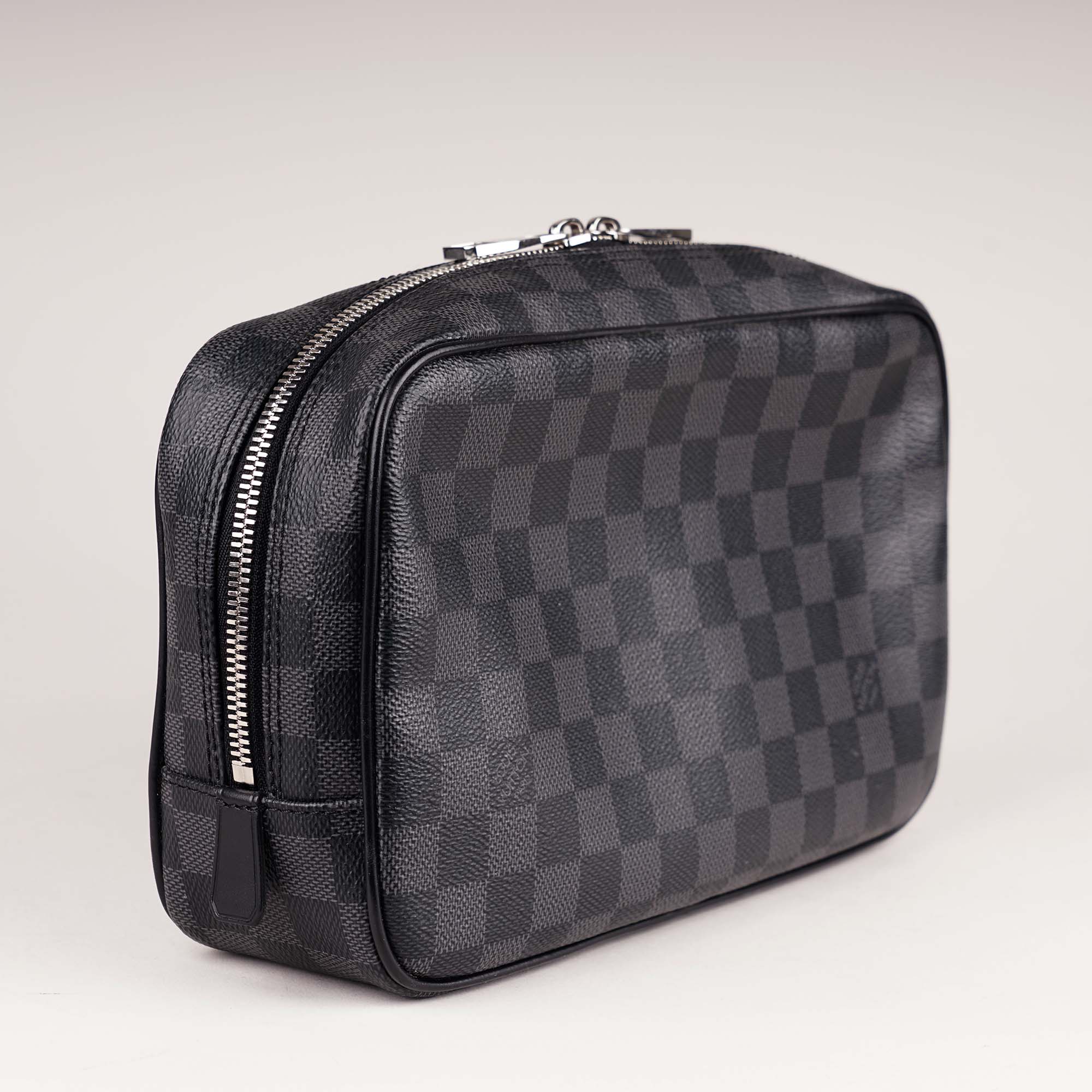 Mens Toilet Pouch GM - LOUIS VUITTON - Affordable Luxury image