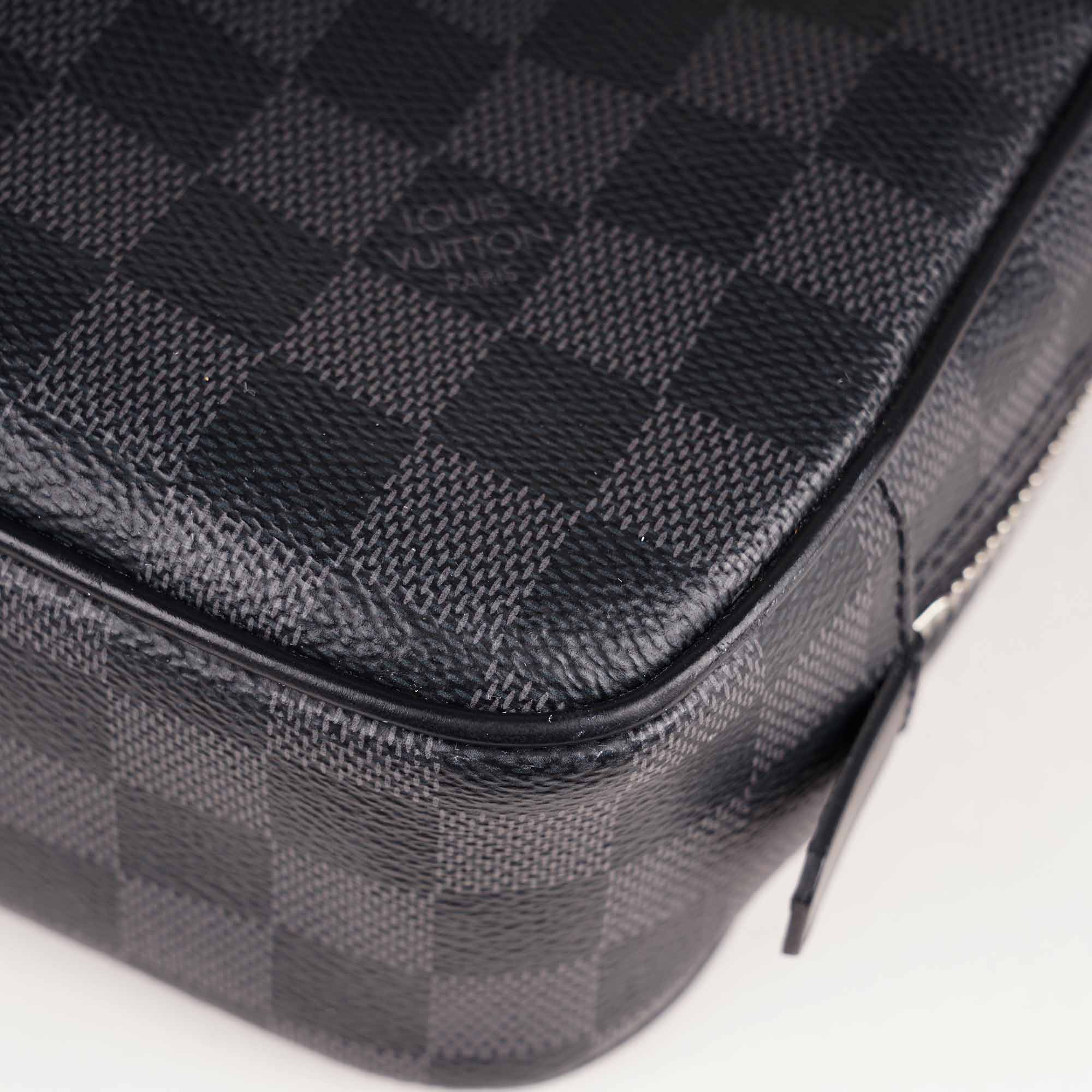Mens Toilet Pouch GM - LOUIS VUITTON - Affordable Luxury image