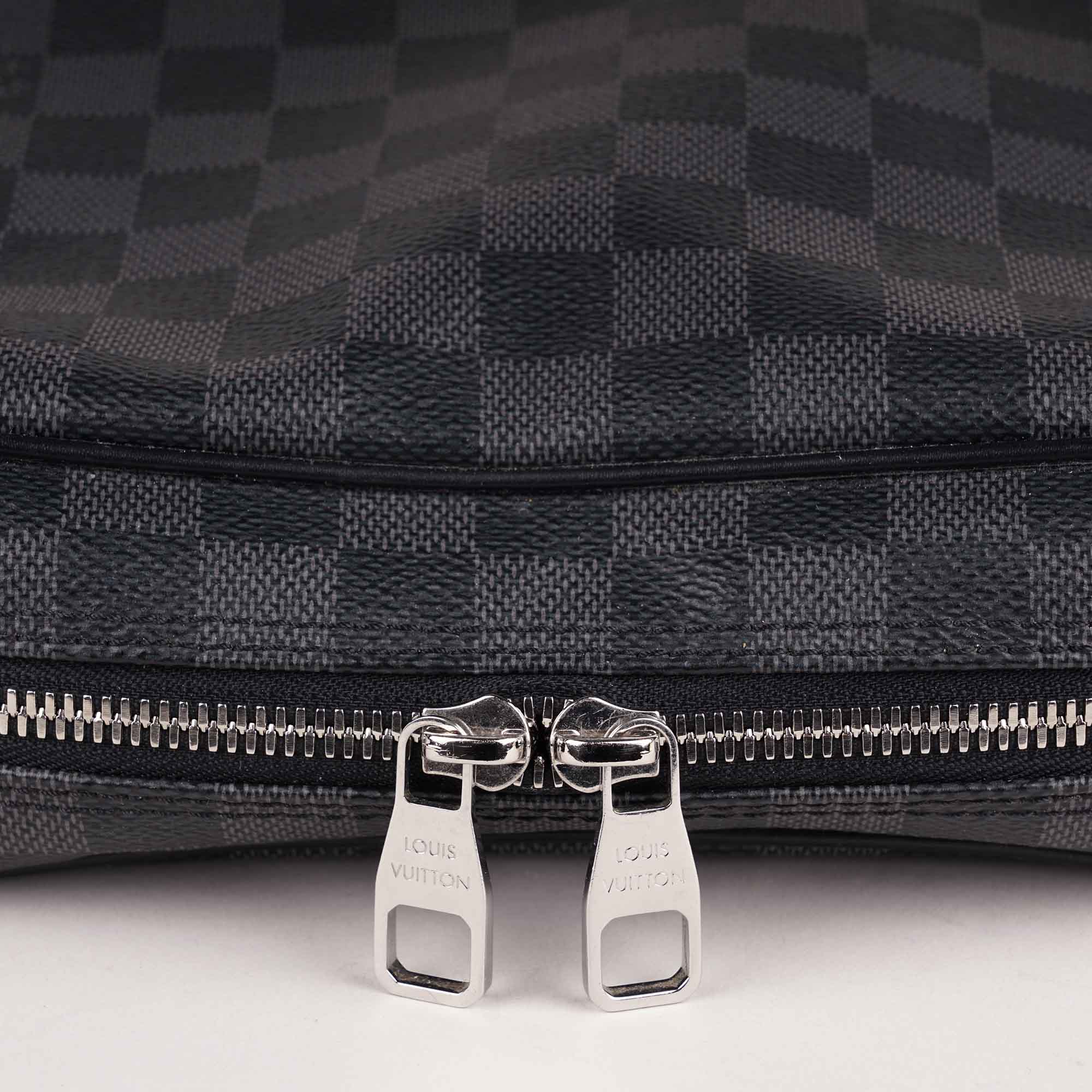 Mens Toilet Pouch GM - LOUIS VUITTON - Affordable Luxury image