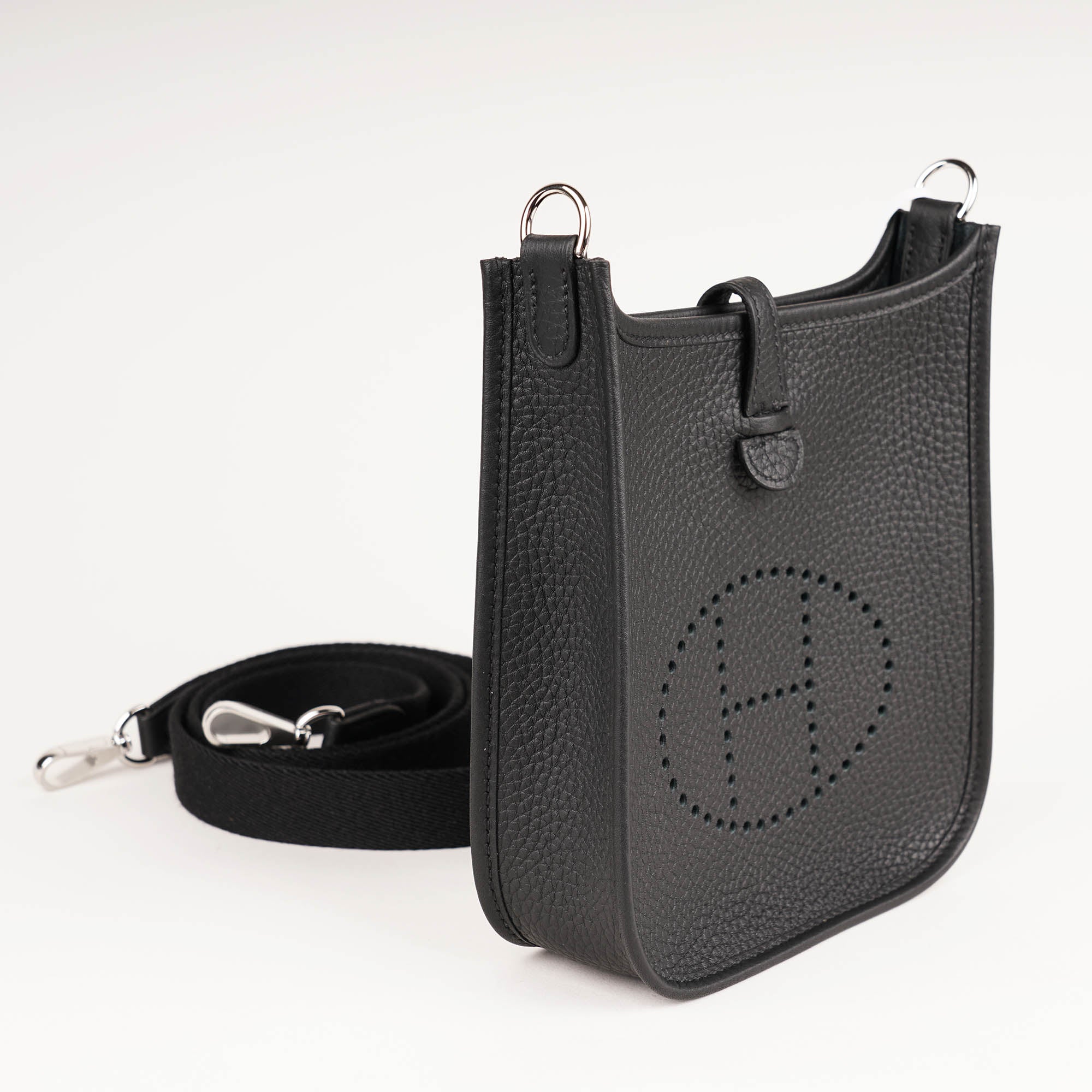 Mini Evelyne 16 Shoulder Bag - HERMÈS - Affordable Luxury image