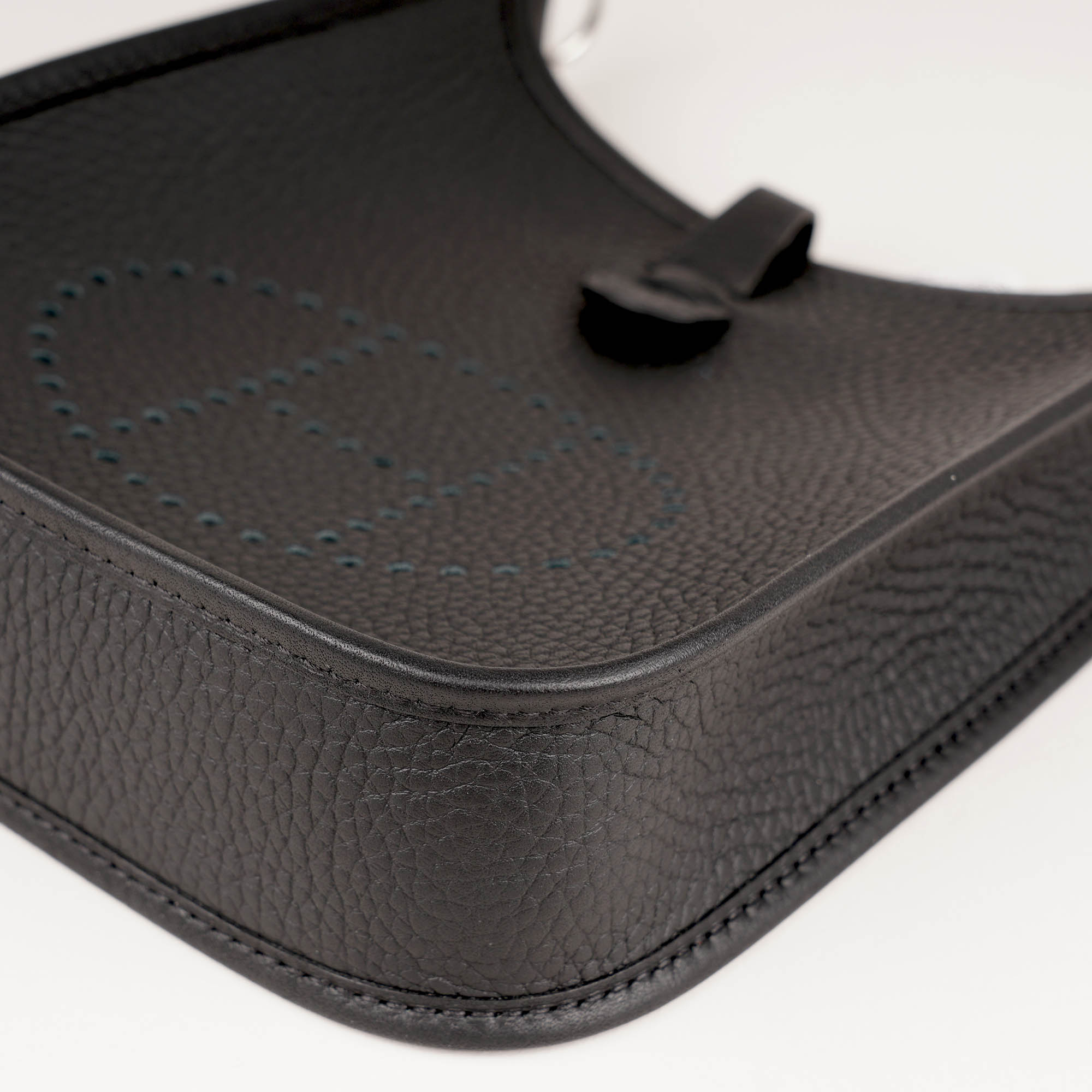 Mini Evelyne 16 Shoulder Bag - HERMÈS - Affordable Luxury image