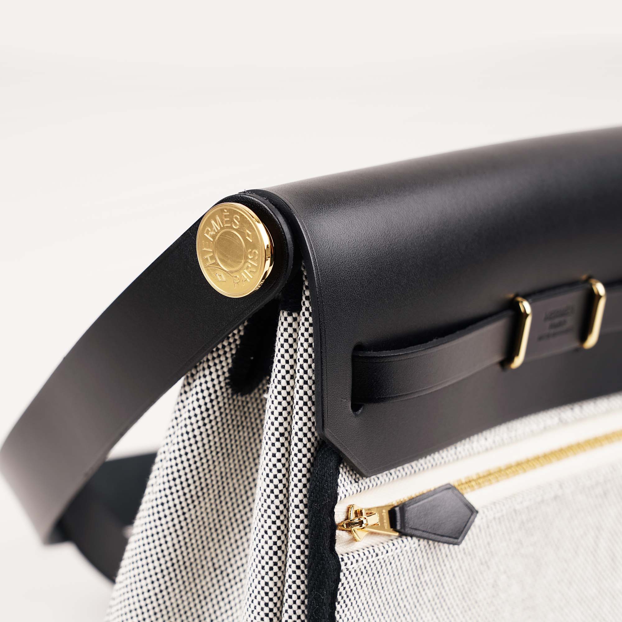 Mini Herbag Zip 20 Black - HERMÈS - Affordable Luxury image