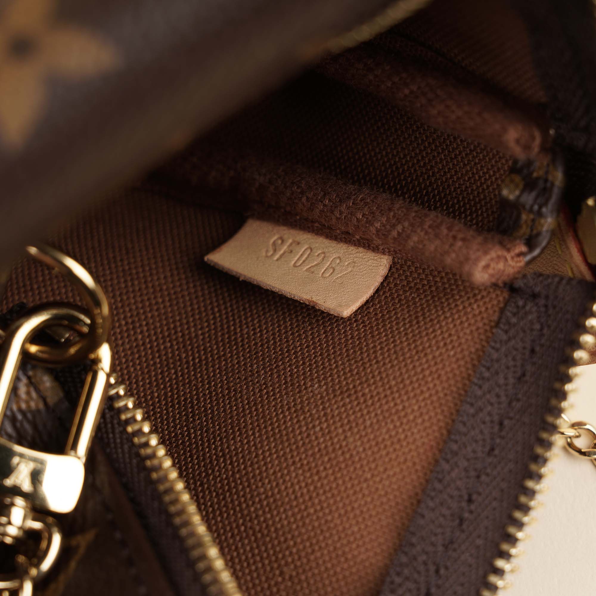 Mini Pochette Accesoires - LOUIS VUITTON - Affordable Luxury image