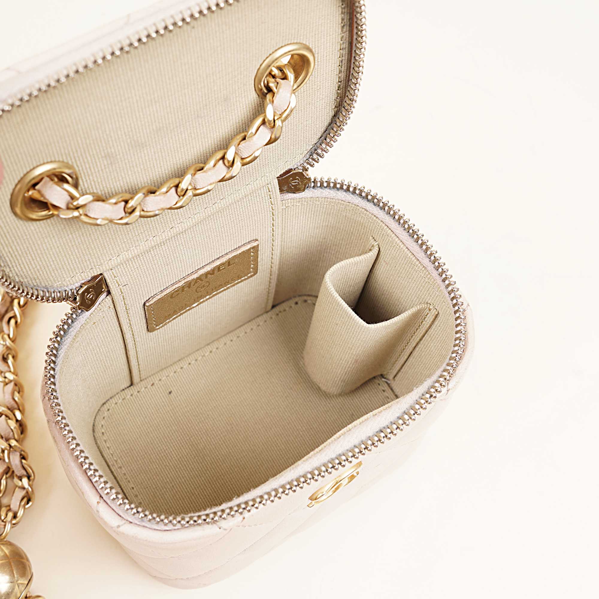 Mini Vanity Bag Pearl Crush - CHANEL - Affordable Luxury image