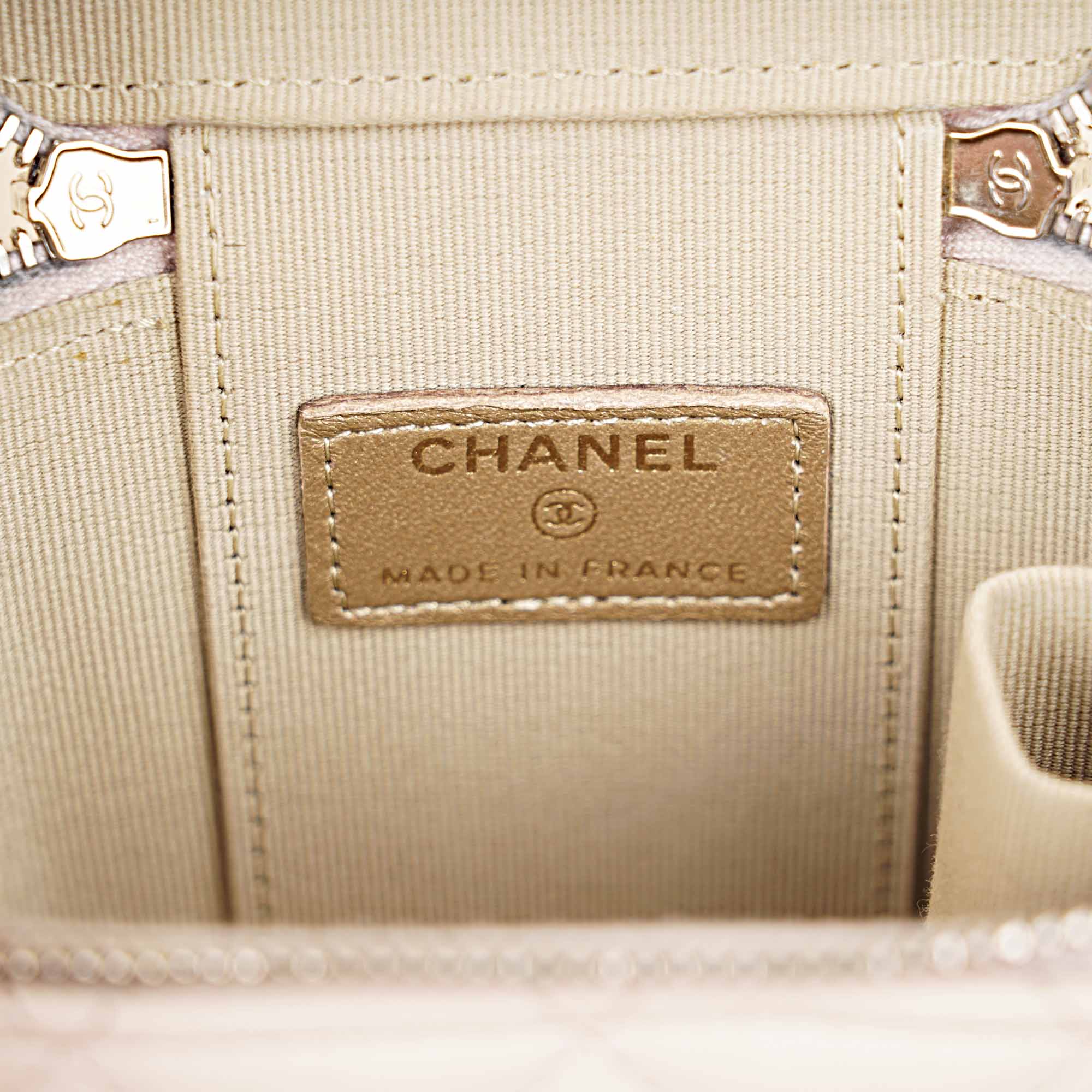 Mini Vanity Bag Pearl Crush - CHANEL - Affordable Luxury image