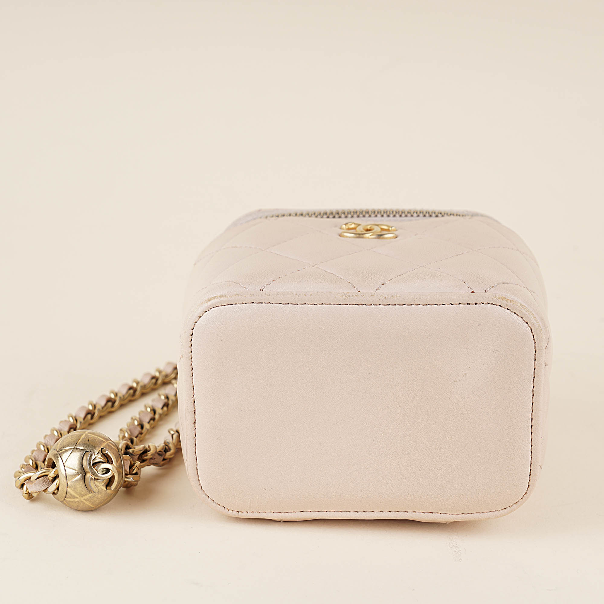 Mini Vanity Bag Pearl Crush - CHANEL - Affordable Luxury image