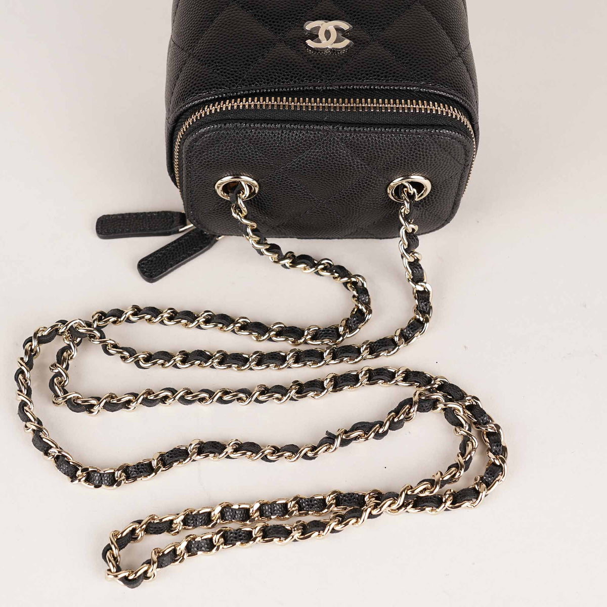 Mini Vanity on Chain - CHANEL - Affordable Luxury image