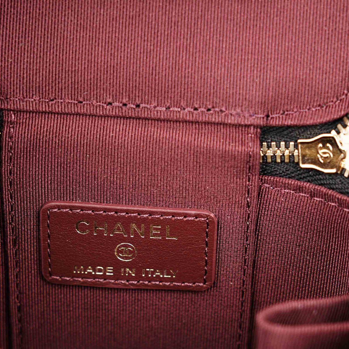 Mini Vanity on Chain - CHANEL - Affordable Luxury image