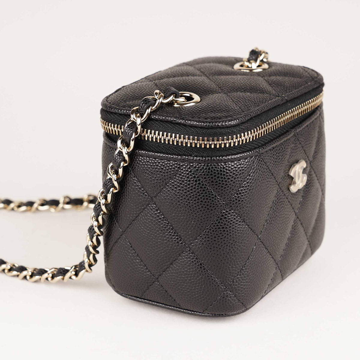 Mini Vanity on Chain - CHANEL - Affordable Luxury image