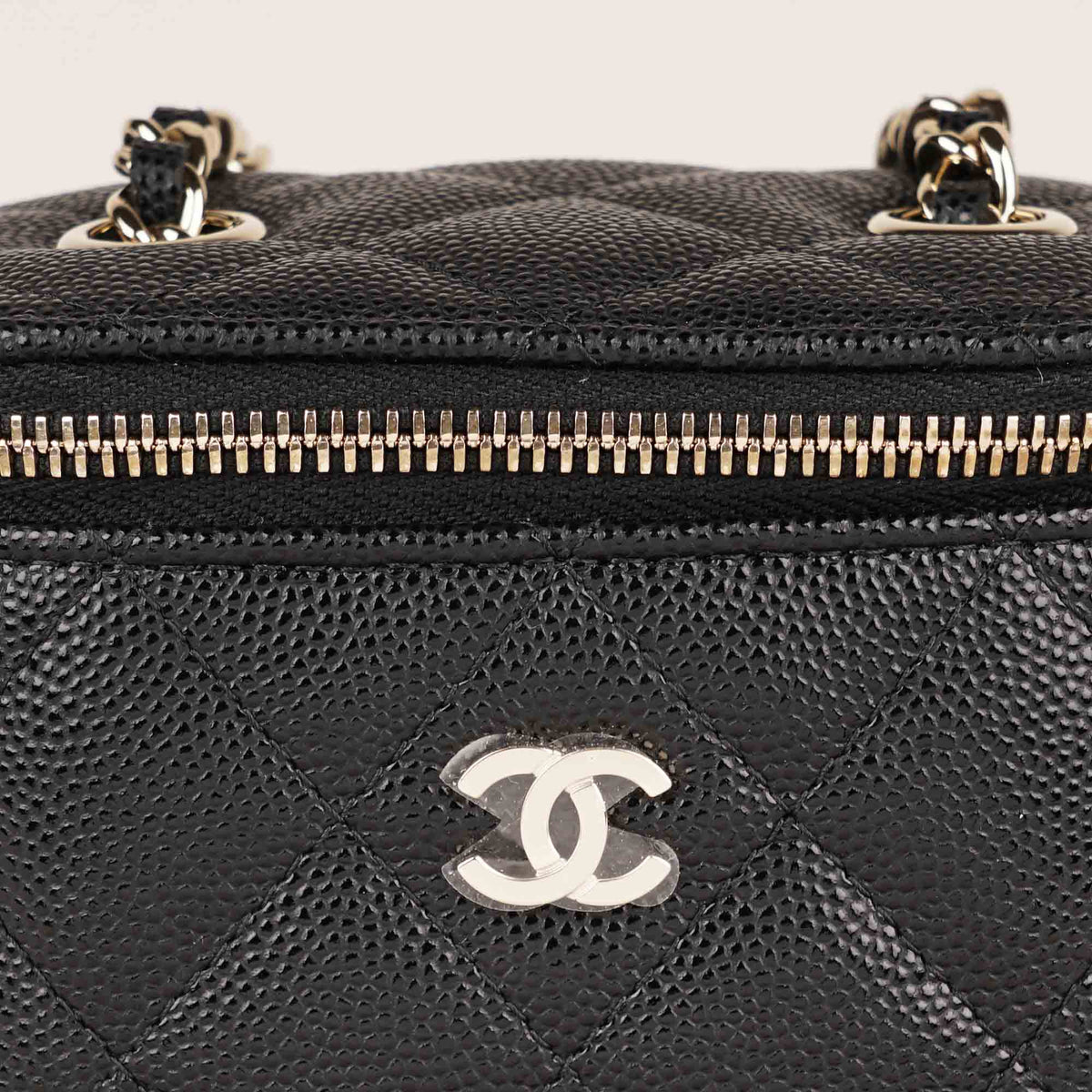 Mini Vanity on Chain - CHANEL - Affordable Luxury image