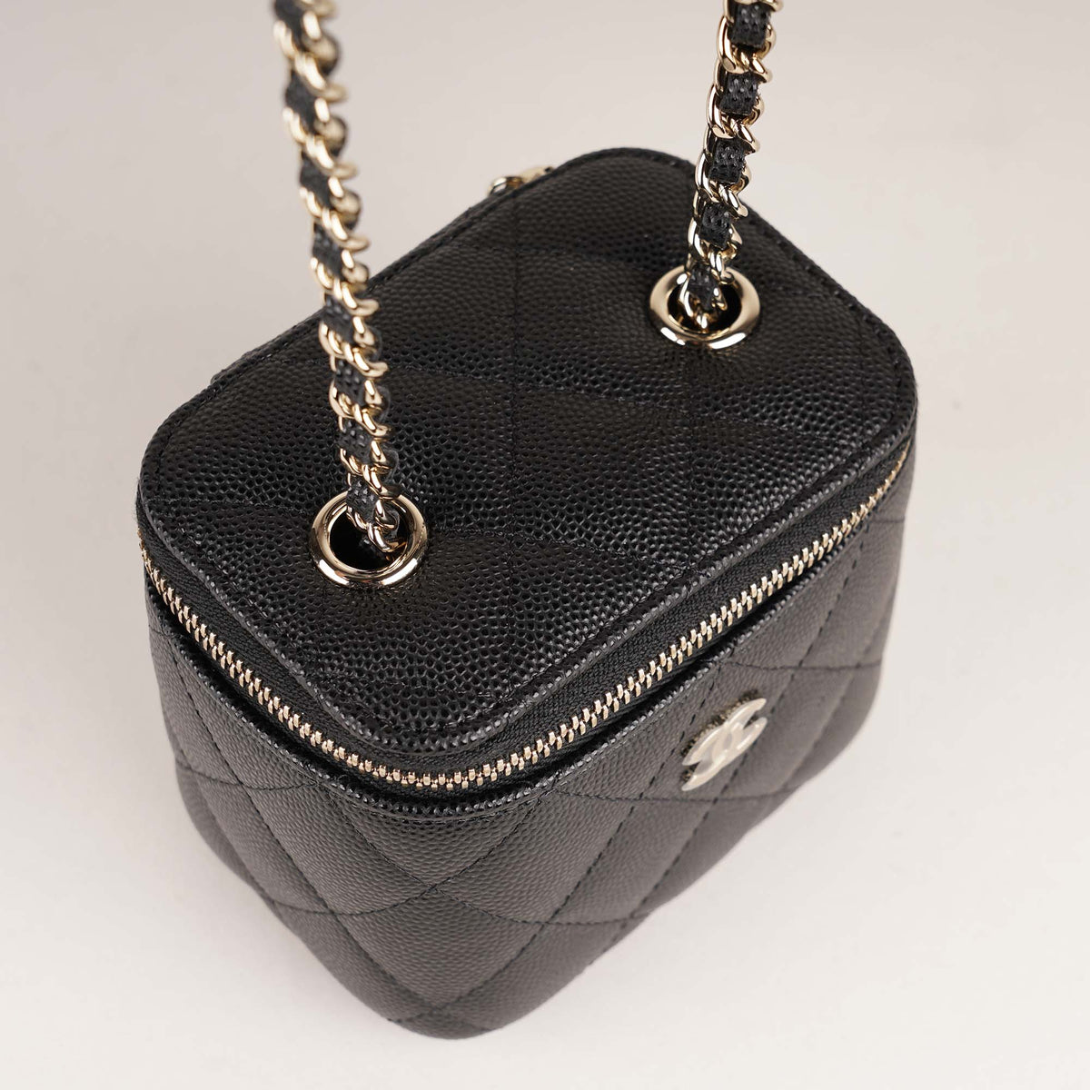 Mini Vanity on Chain - CHANEL - Affordable Luxury image