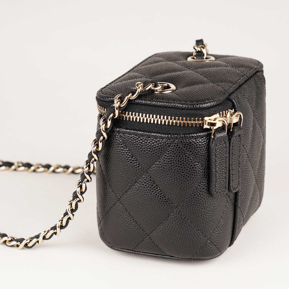 Mini Vanity on Chain - CHANEL - Affordable Luxury image