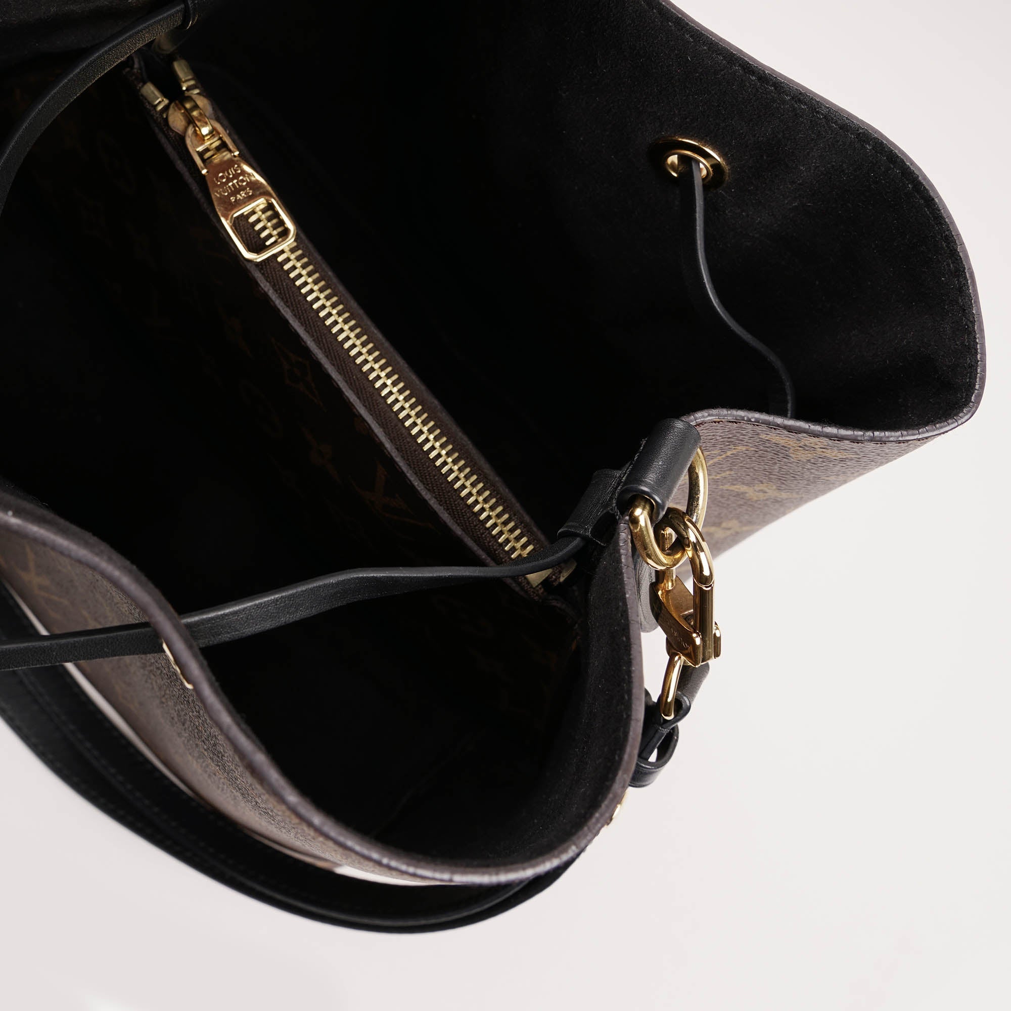 NéoNoé Bucket Bag - LOUIS VUITTON - Affordable Luxury image