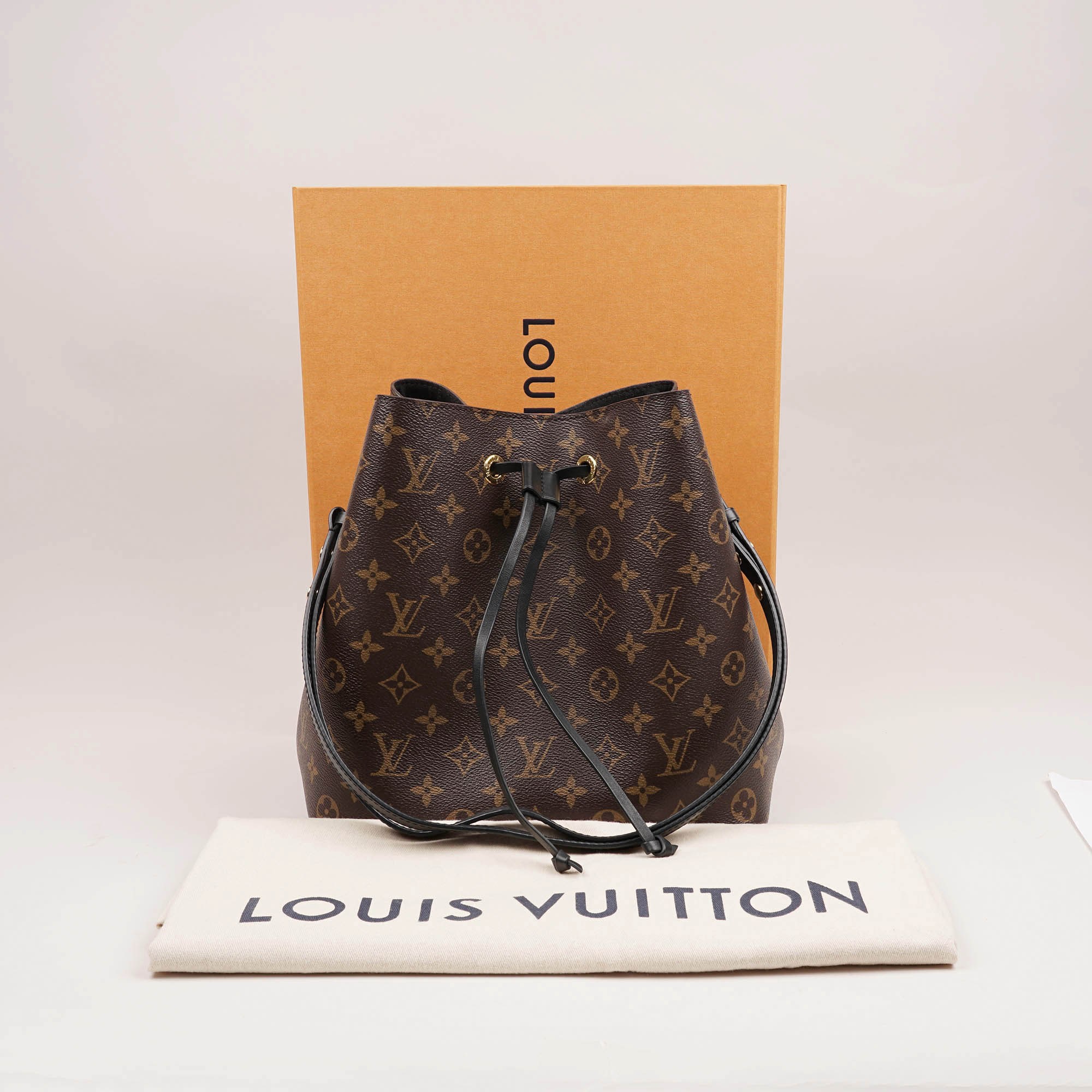 NéoNoé Bucket Bag - LOUIS VUITTON - Affordable Luxury image
