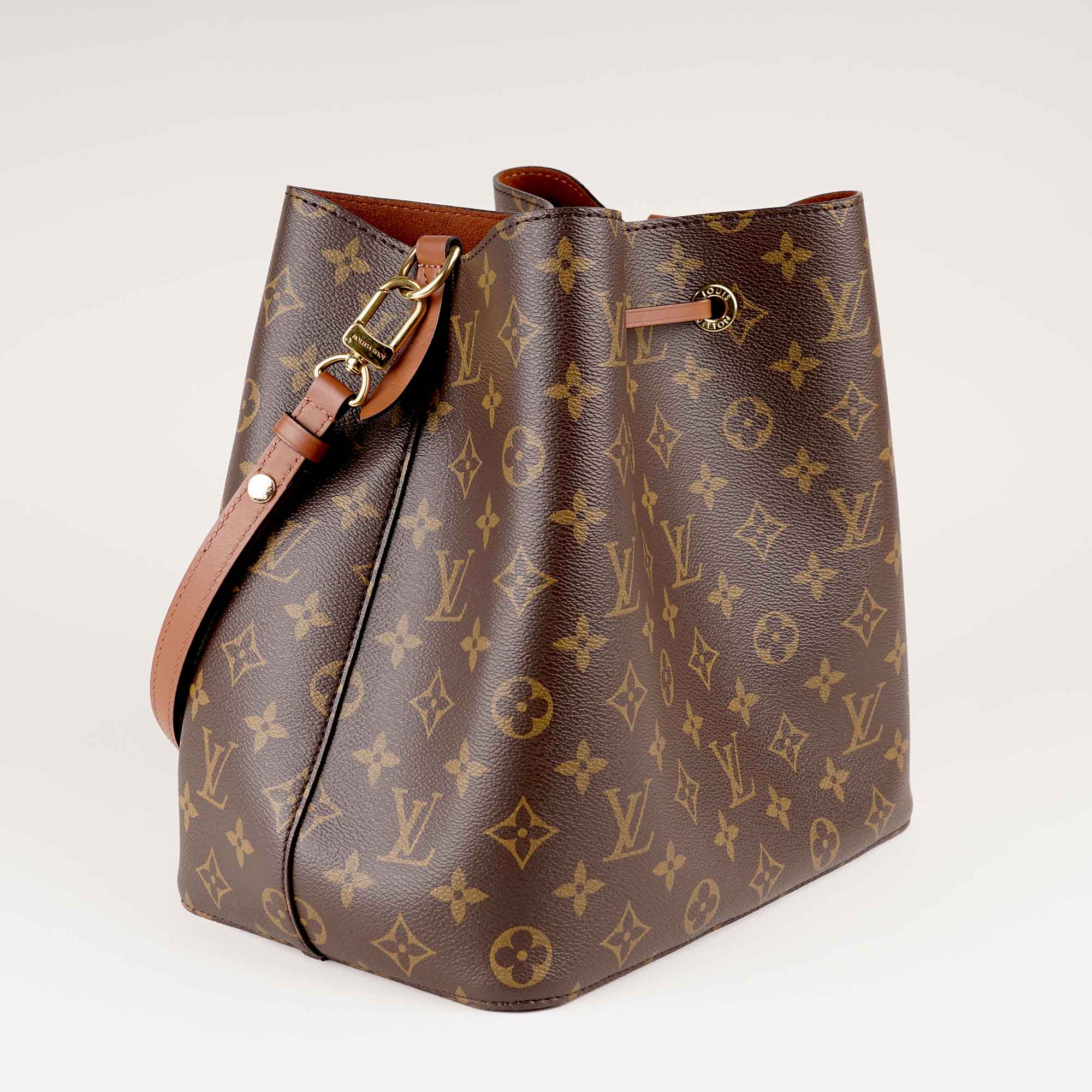 NéoNoé Bucket Bag - LOUIS VUITTON - Affordable Luxury image