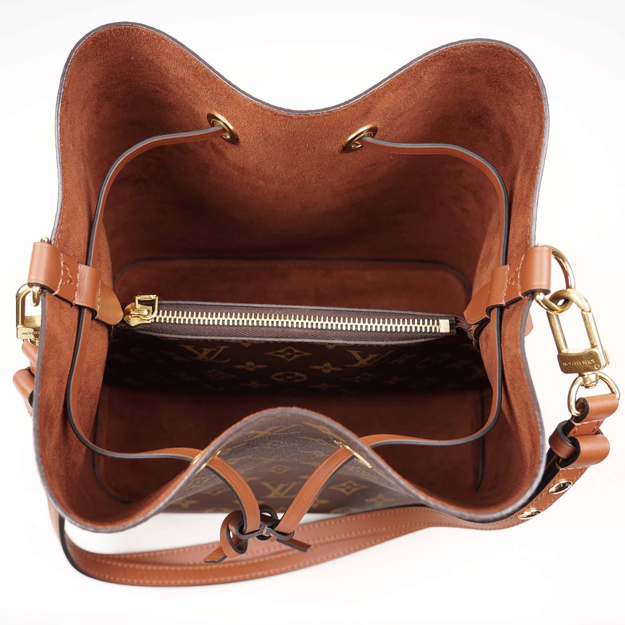 NéoNoé Bucket Bag - LOUIS VUITTON - Affordable Luxury image