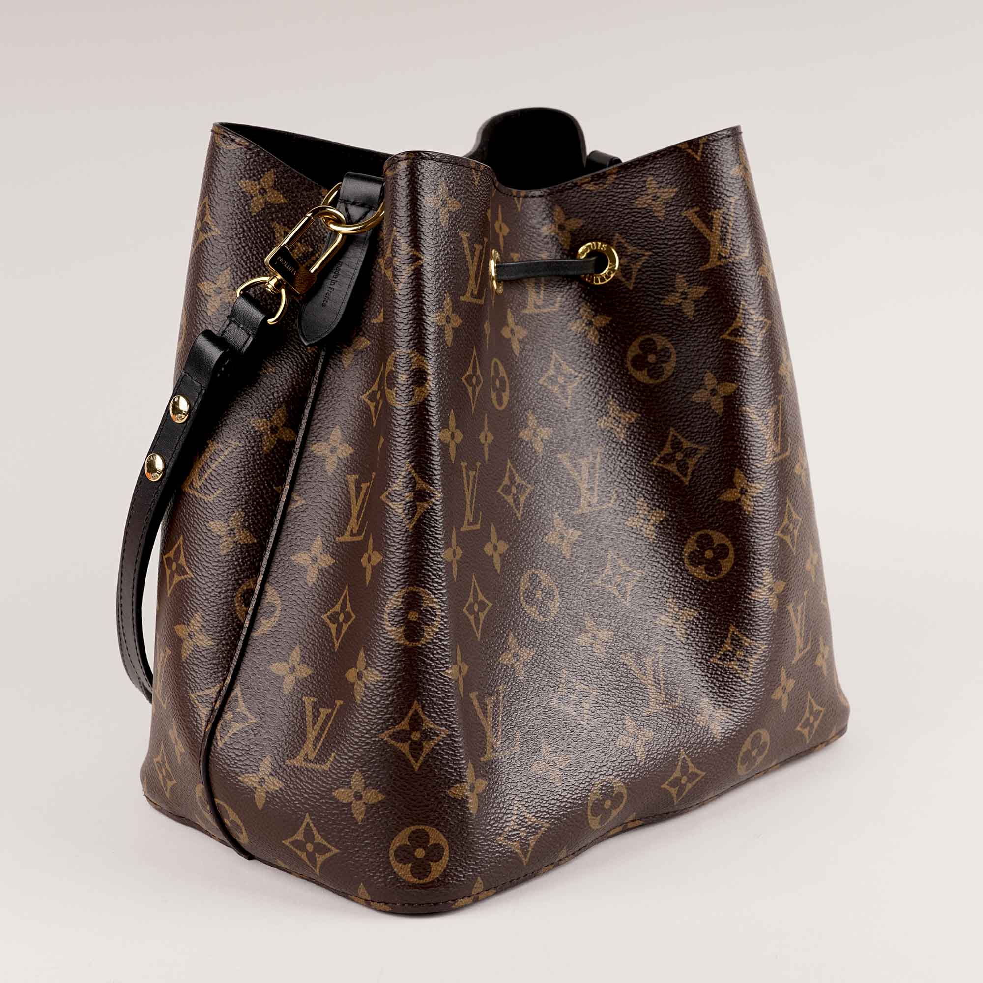 NéoNoé Bucket Bag - LOUIS VUITTON - Affordable Luxury image