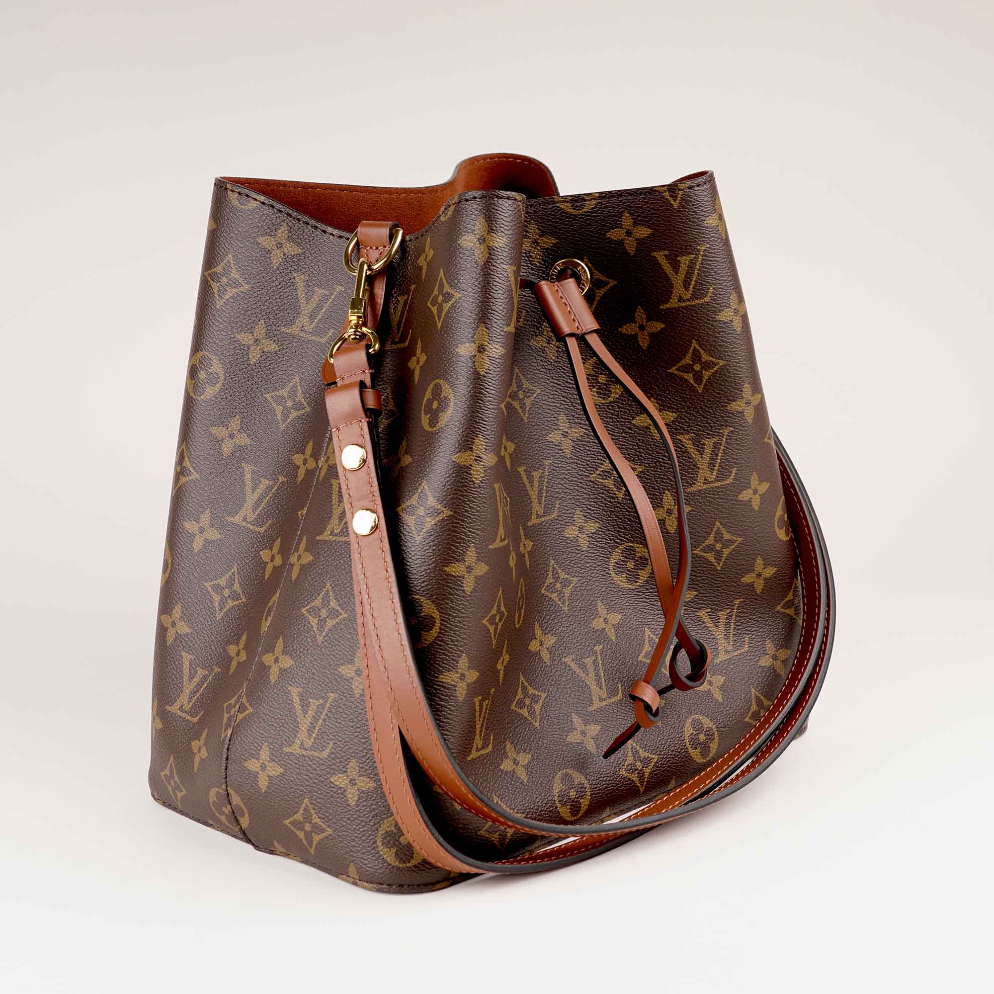 NéoNoé Bucket Bag - LOUIS VUITTON - Affordable Luxury image