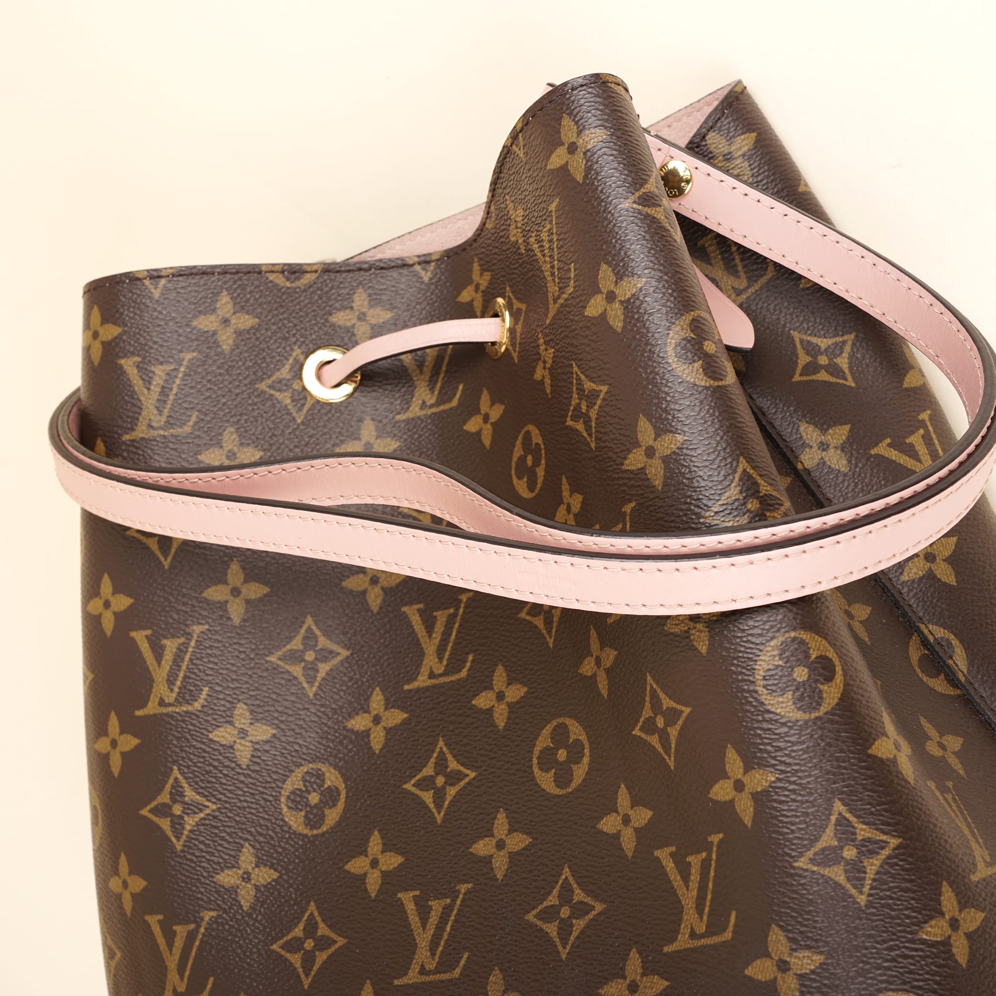 NéoNoé Shoulder Bag - LOUIS VUITTON - Affordable Luxury image