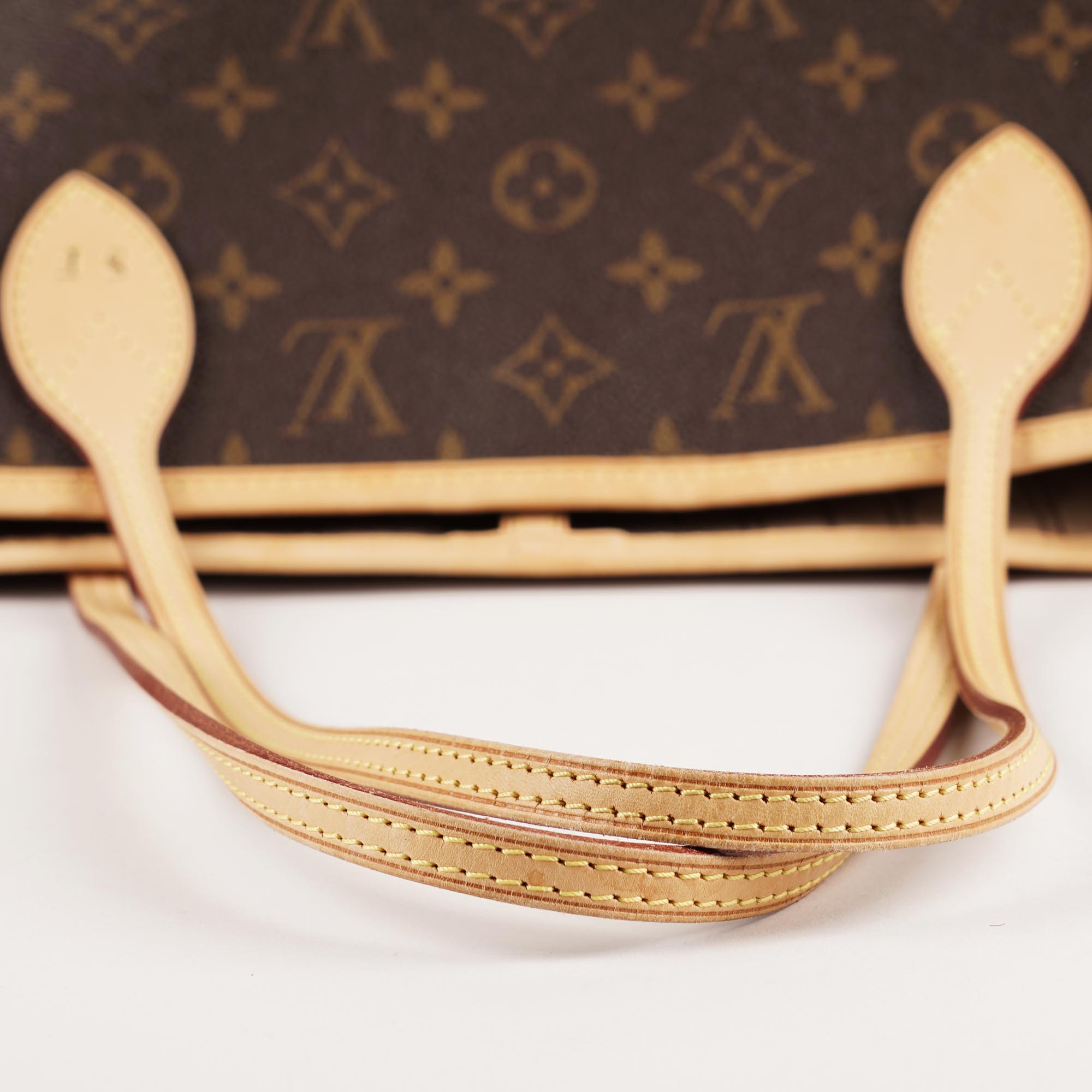 Neverfull MM Tote Bag - LOUIS VUITTON - Affordable Luxury image