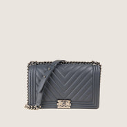 New Medium Boy Flap Bag - CHANEL - Affordable Luxury thumbnail image