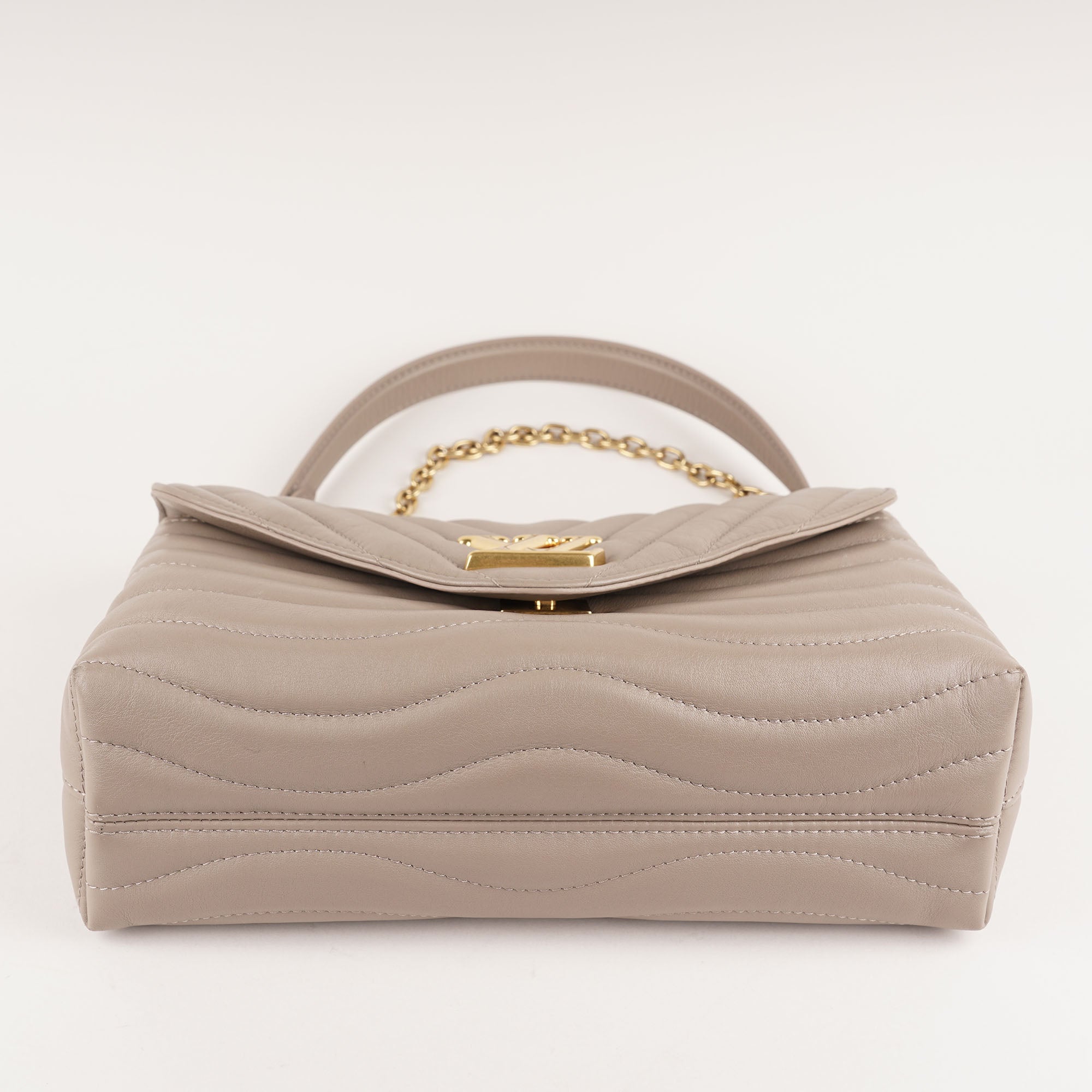 New Wave Chain Bag - LOUIS VUITTON - Affordable Luxury image