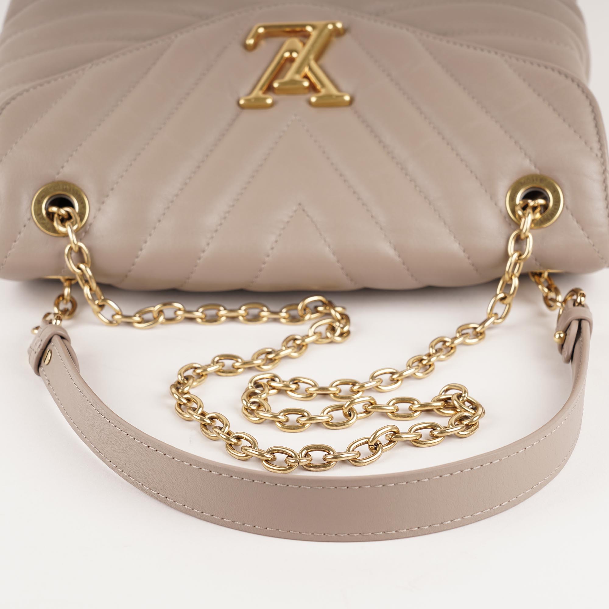 New Wave Chain Bag - LOUIS VUITTON - Affordable Luxury image