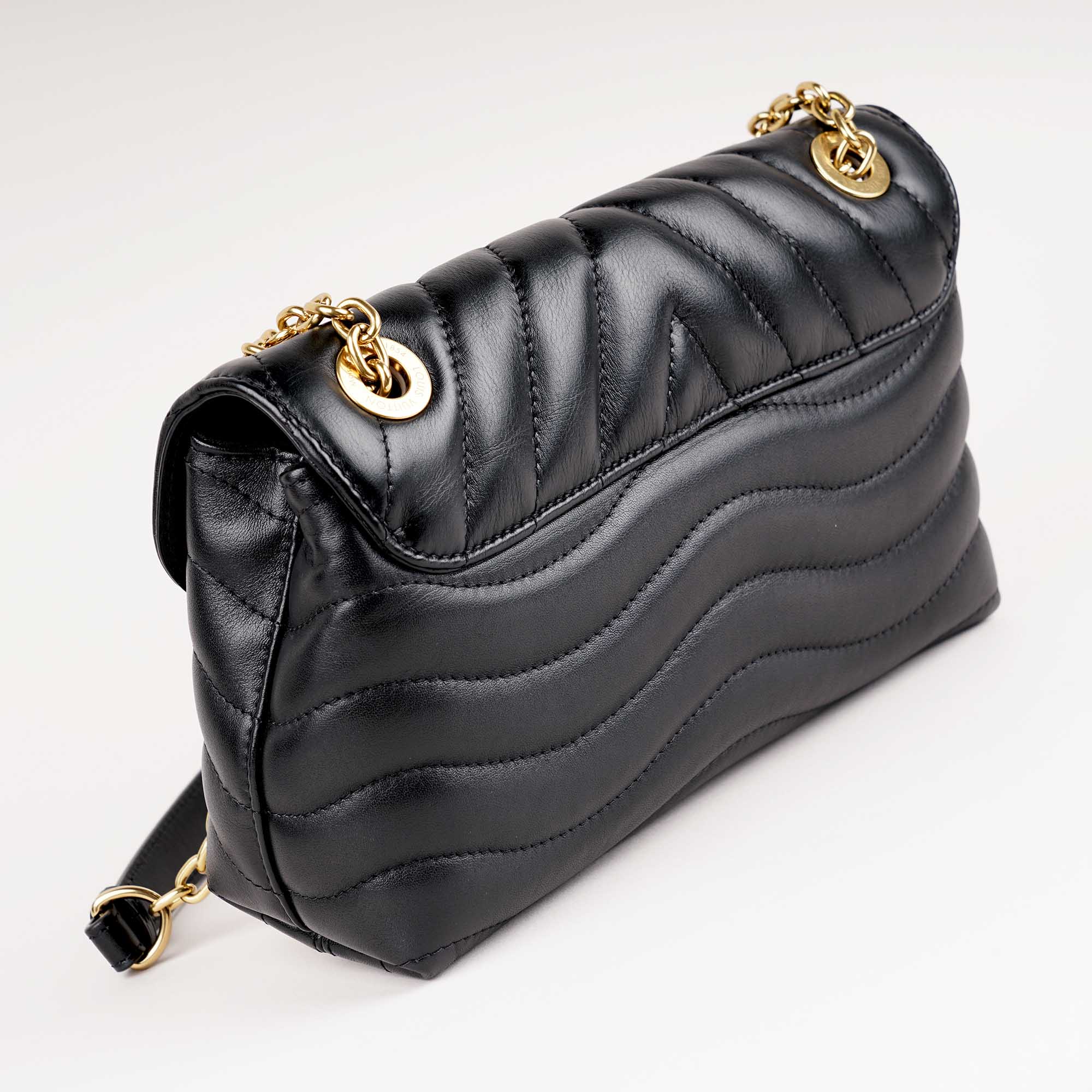 New Wave PM Chain Shoulder - LOUIS VUITTON - Affordable Luxury image
