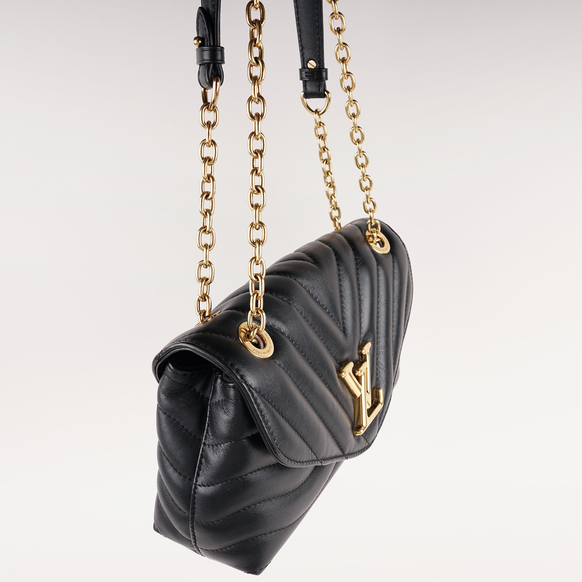 New Wave PM Chain Shoulder - LOUIS VUITTON - Affordable Luxury image