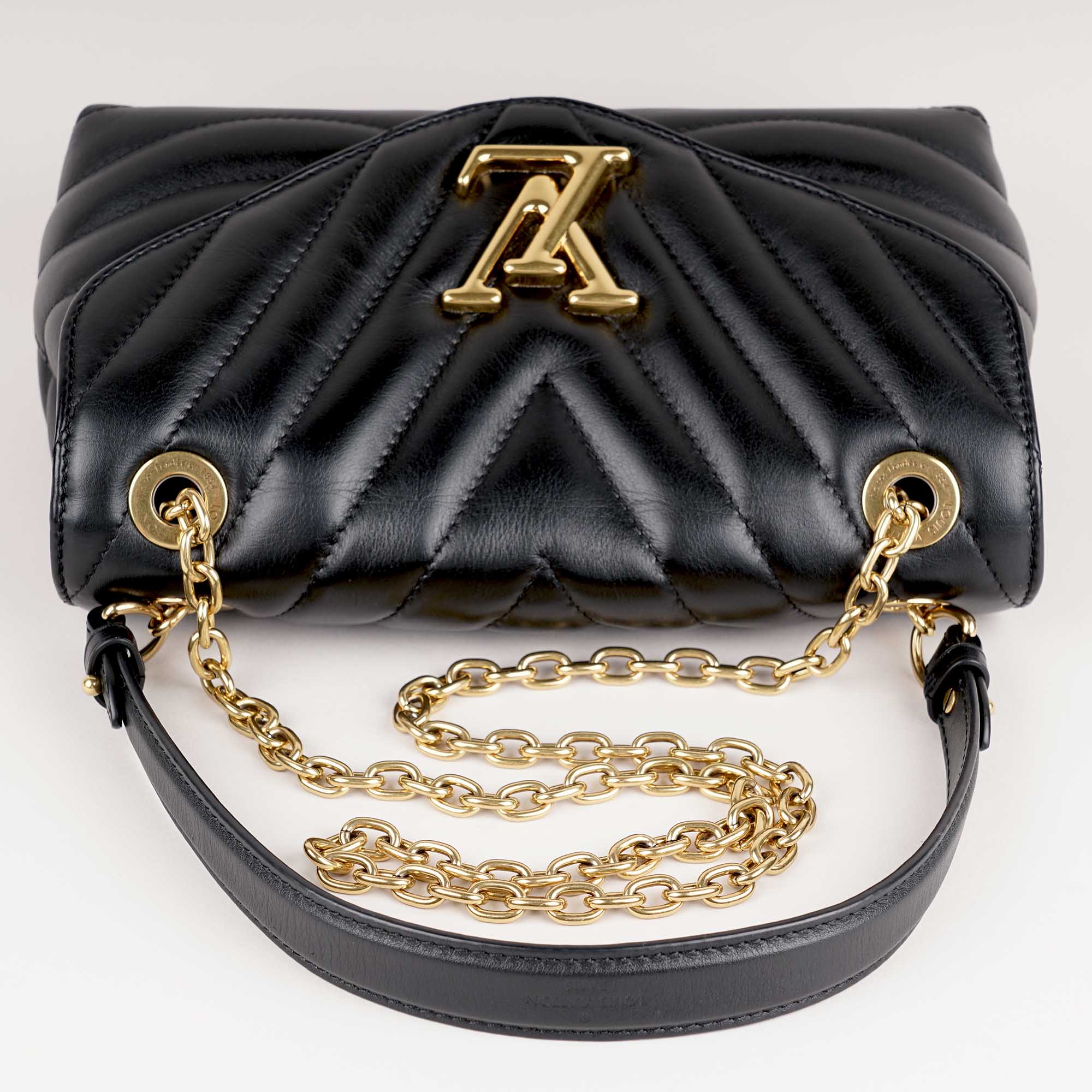 New Wave PM Chain Shoulder - LOUIS VUITTON - Affordable Luxury image