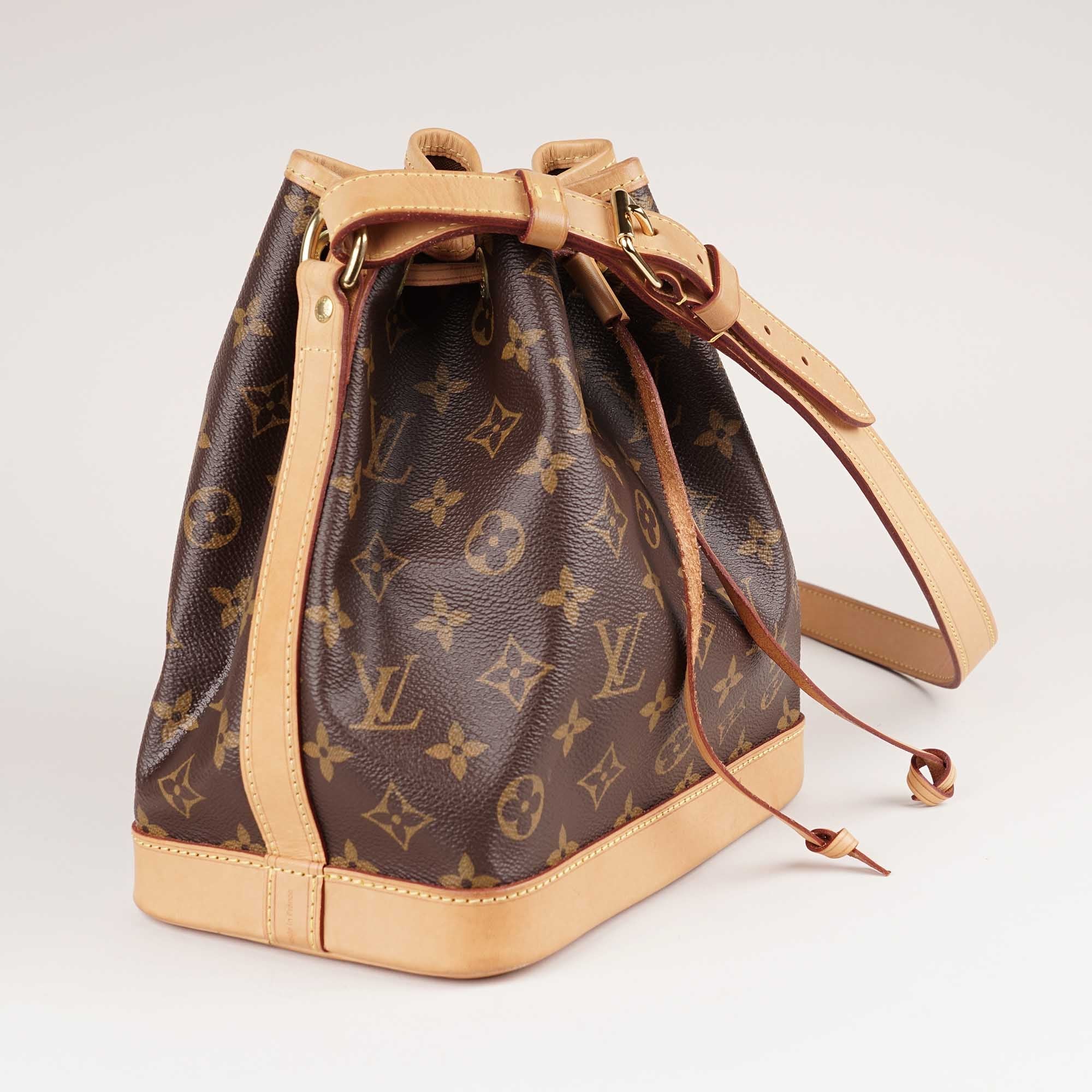 Noé BB Bucket Bag - LOUIS VUITTON - Affordable Luxury image